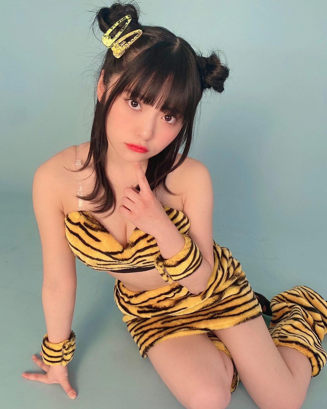 有藝術感也性感！甜美偶像岡田彩夢著迷彩繪更有不輸他人的好身材！-第1章-图片27