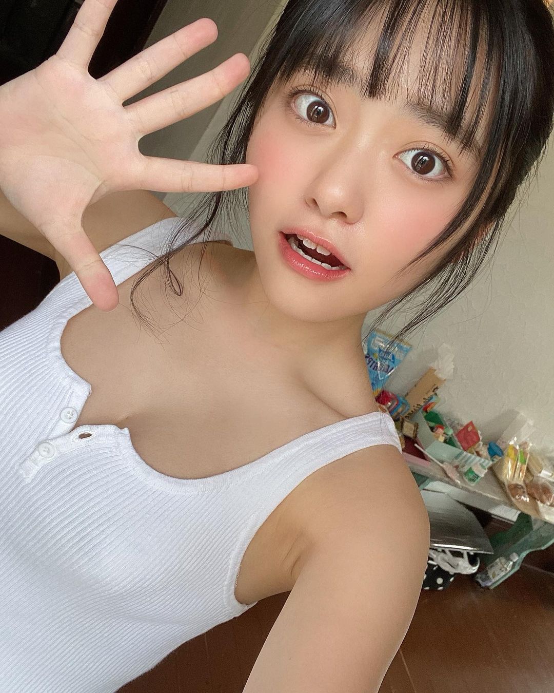 有藝術感也性感！甜美偶像岡田彩夢著迷彩繪更有不輸他人的好身材！-第1章-图片30