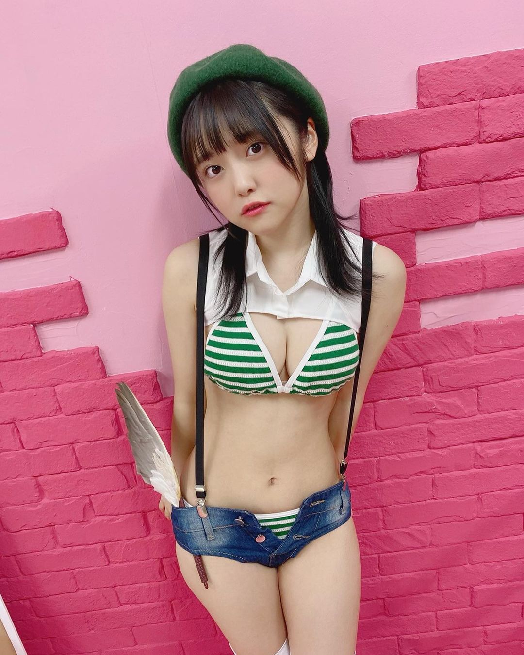 有藝術感也性感！甜美偶像岡田彩夢著迷彩繪更有不輸他人的好身材！-第1章-图片33