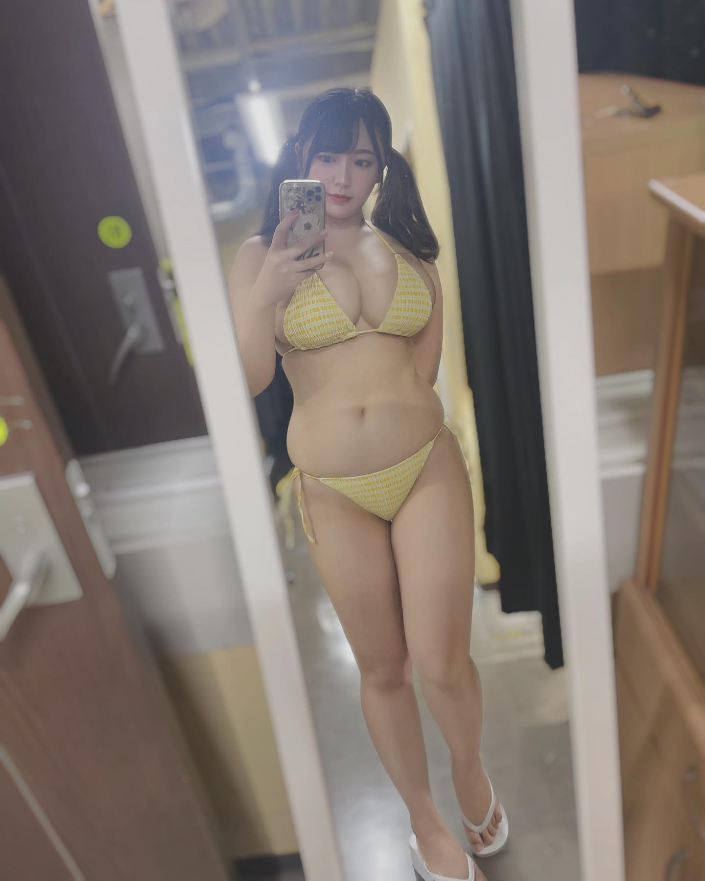 I罩杯無法擋！爆乳寫真偶像《能美真奈》核彈升級很有感！-第1章-图片76