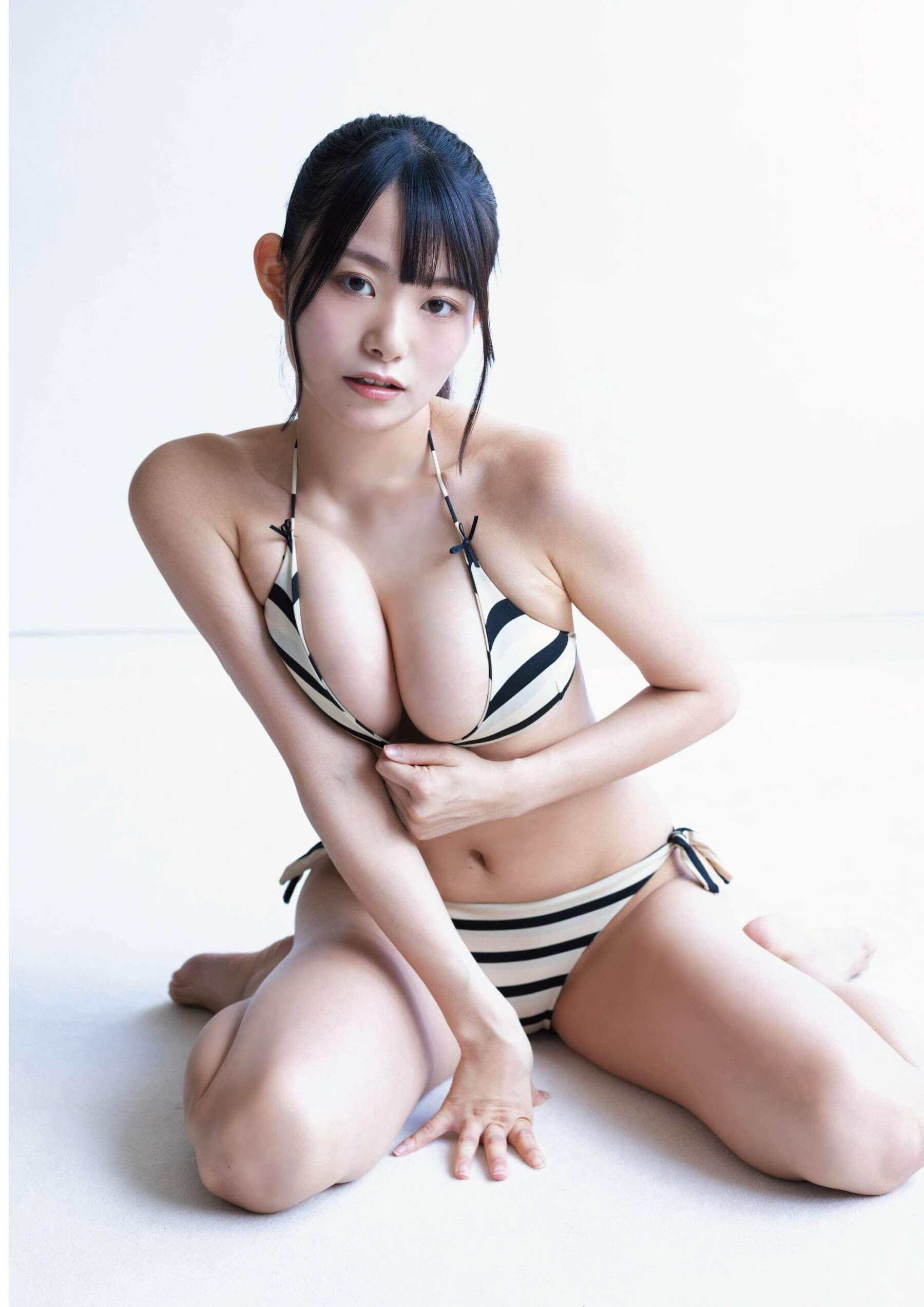 側乳滑出！I杯爆乳正妹櫻井木穗不穿內衣釋放胸前沈重壓力！-第1章-图片6