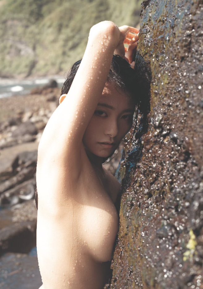 側乳滑出！I杯爆乳正妹櫻井木穗不穿內衣釋放胸前沈重壓力！-第1章-图片10