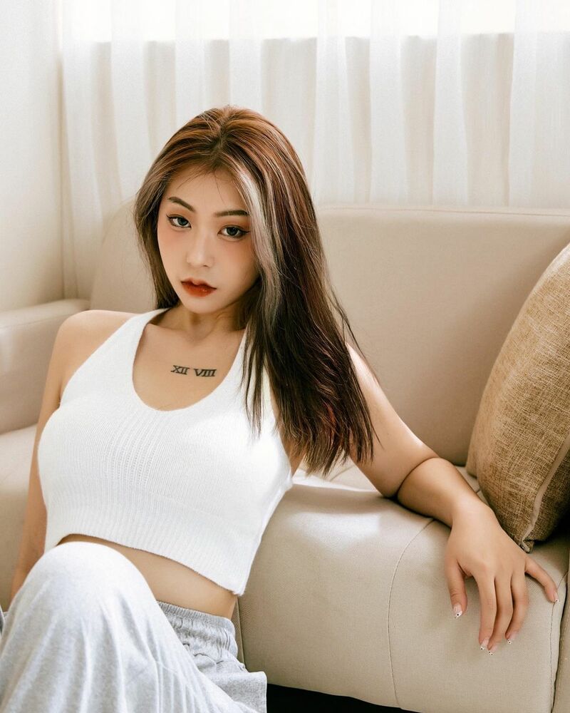 The temperament is very strong and the temperament of the Korean girl looks good from all angles.-第1章-图片42