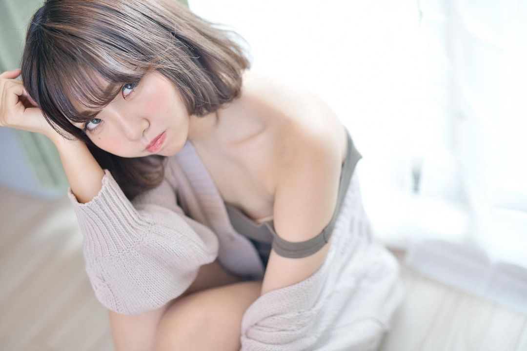 是「貧乳」又怎樣？Coser六糖撩人姿態大膽散發色氣感！-第1章-图片21