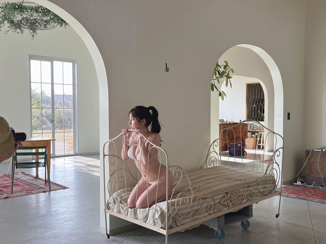 剛滿18就脫！AKB48成員鈴木くるみ換上水著才發現「很有料」！-第1章-图片5