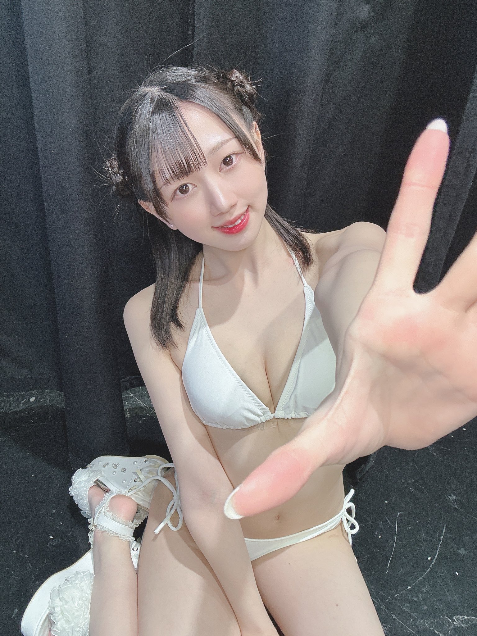 女團偶像宮本なる散發不自覺的御姊性感！勻稱身材有一戰實力嗎？-第1章-图片1