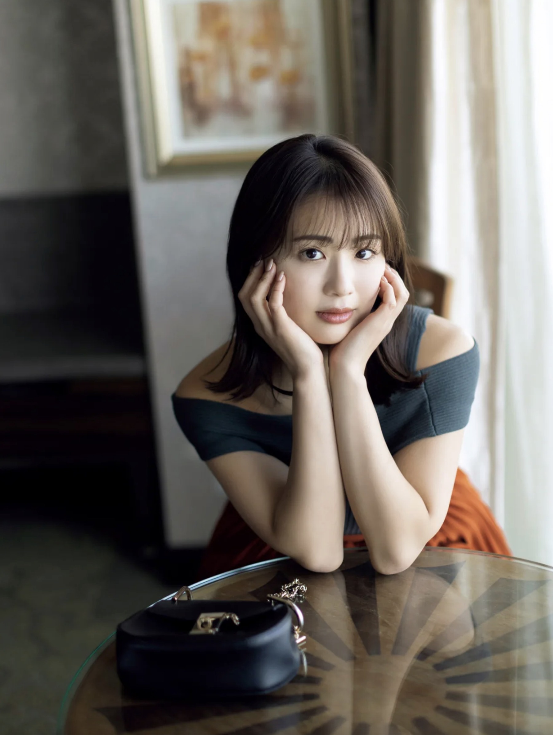 平嶋夏海、[FRIDAY] 2023.06.29 平嶋夏海 ホテルで亂れる ″なっちゃん″史上最も色っほ...-第1章-图片1