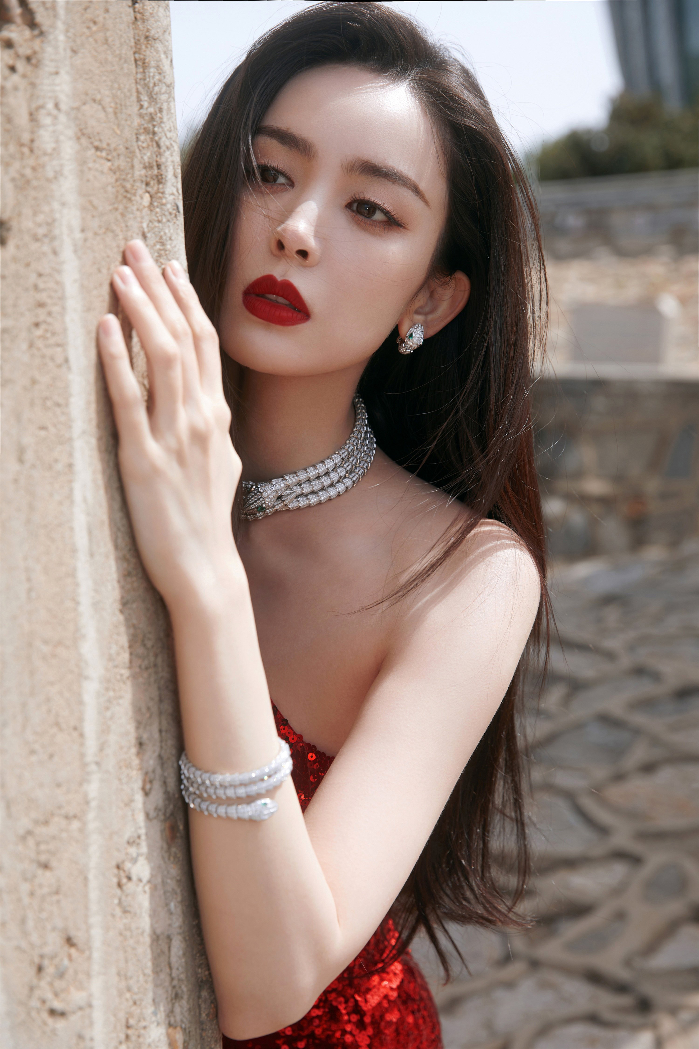 河濱亮片紅禮服—古力娜扎[高清套圖]