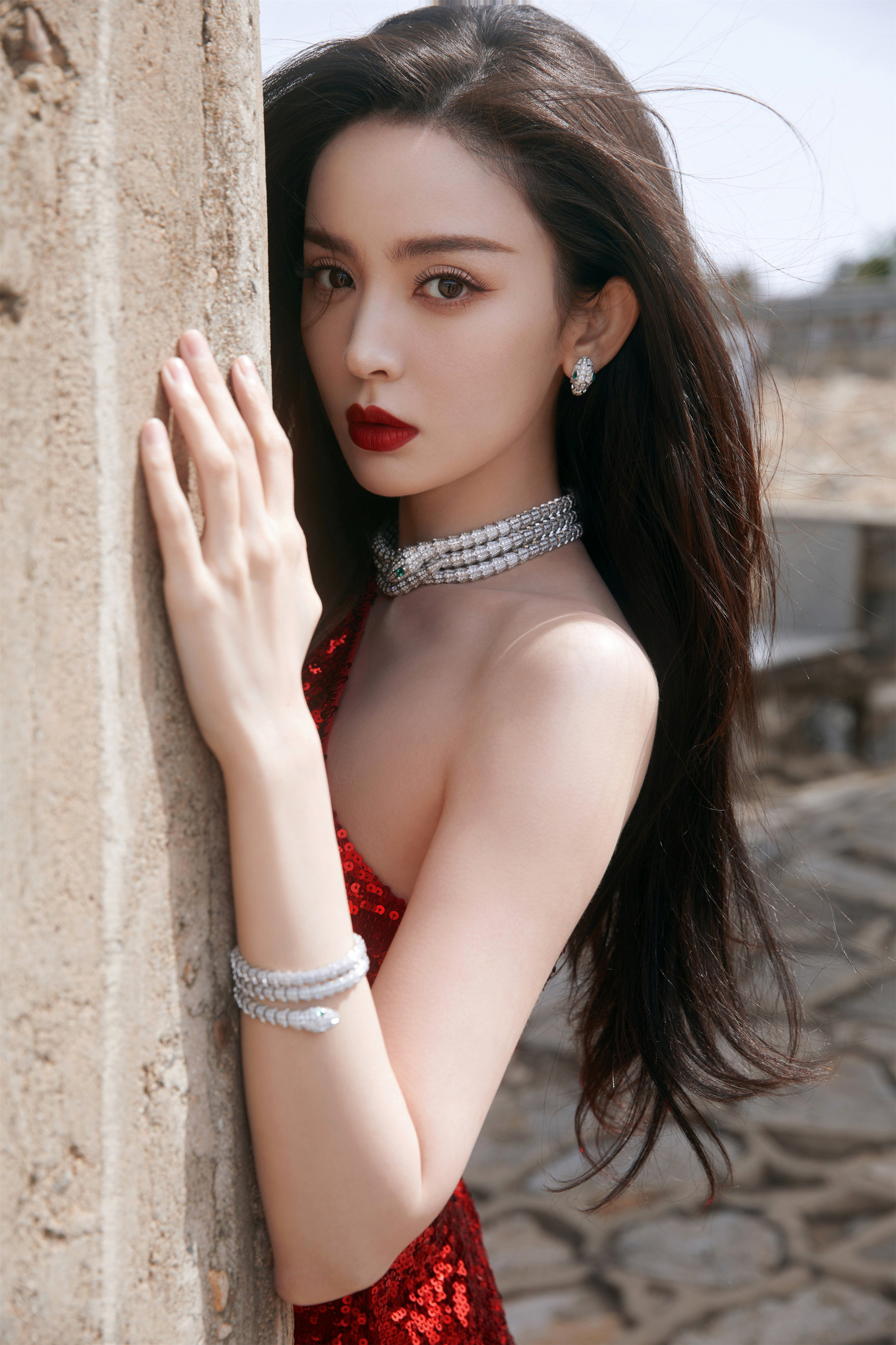 河濱亮片紅禮服—古力娜扎[高清套圖]-第1章-图片2