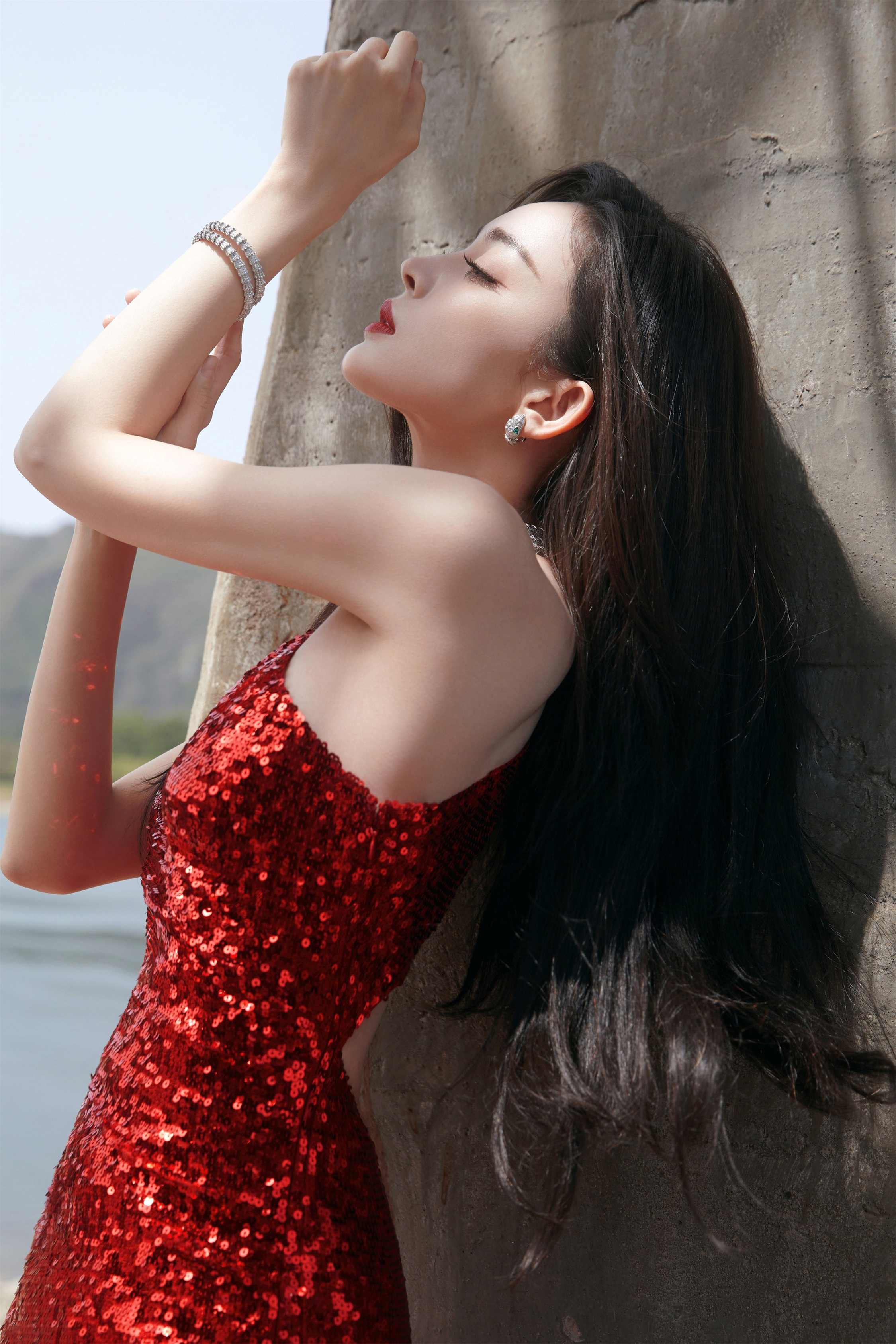 河濱亮片紅禮服—古力娜扎[高清套圖]-第1章-图片9