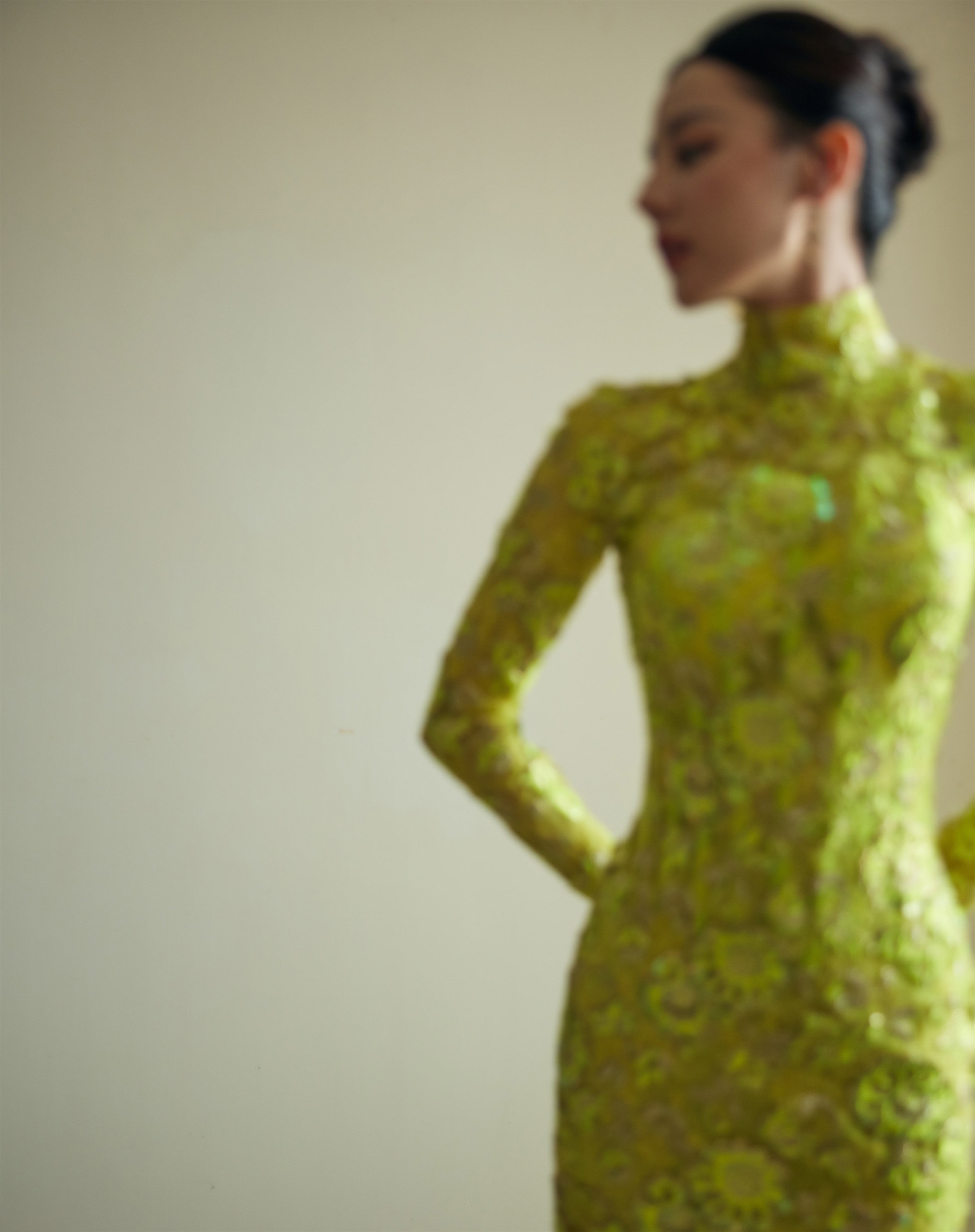 青綠禮服露背裝—迪麗熱巴[高清套圖]-第1章-图片10