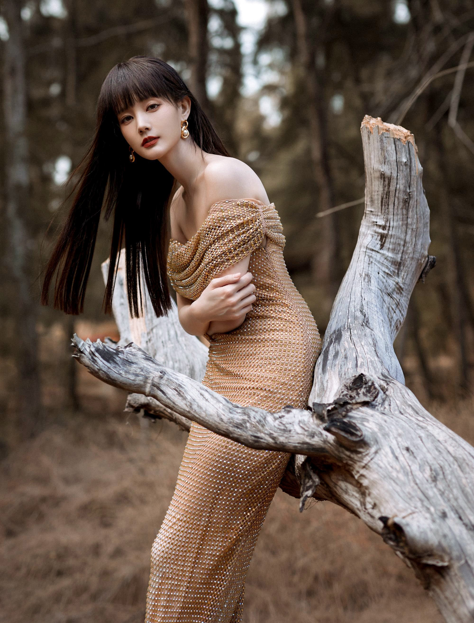 鎏金裙與沙灘共一色—李一桐[高清套圖]-第1章-图片4