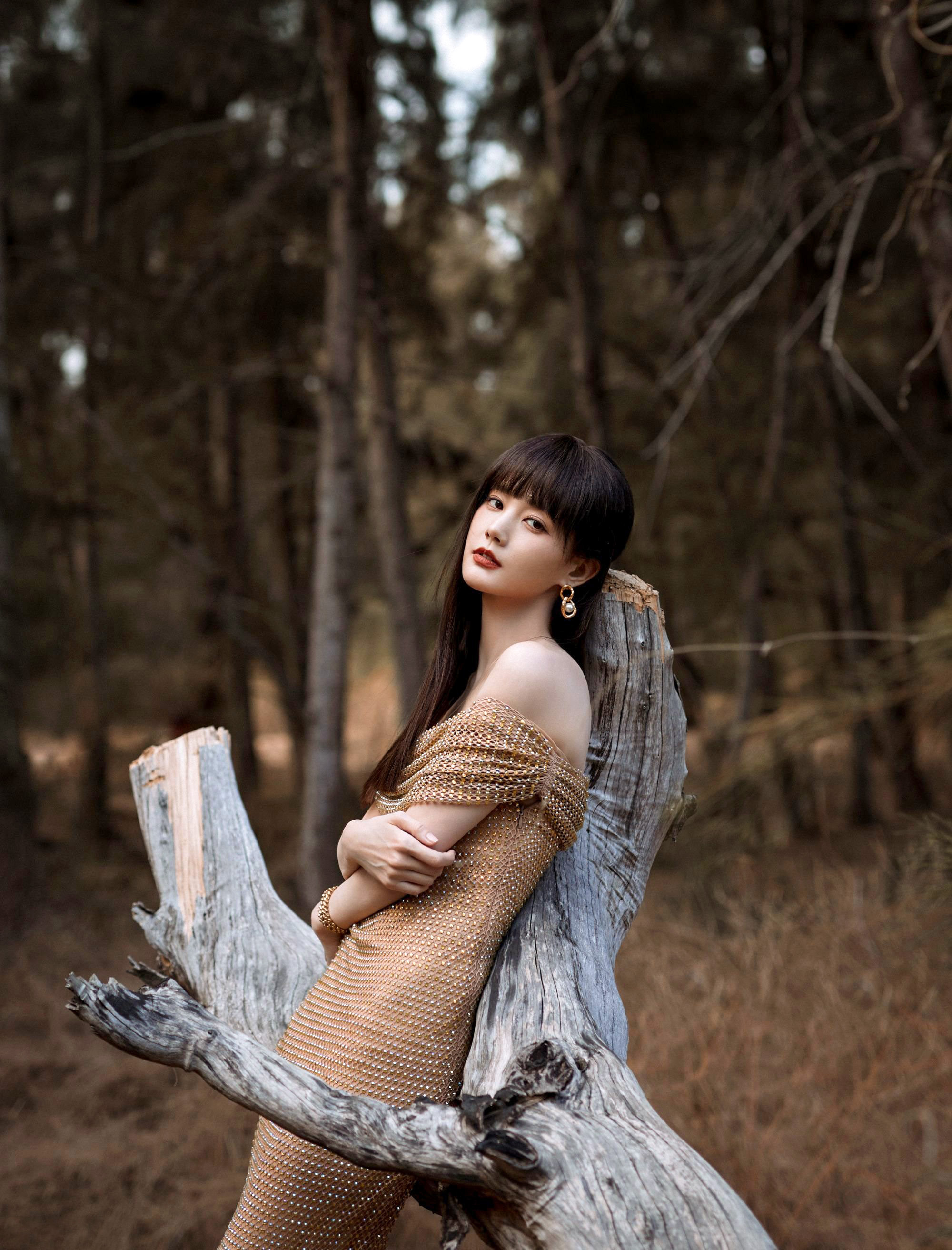 鎏金裙與沙灘共一色—李一桐[高清套圖]-第1章-图片5