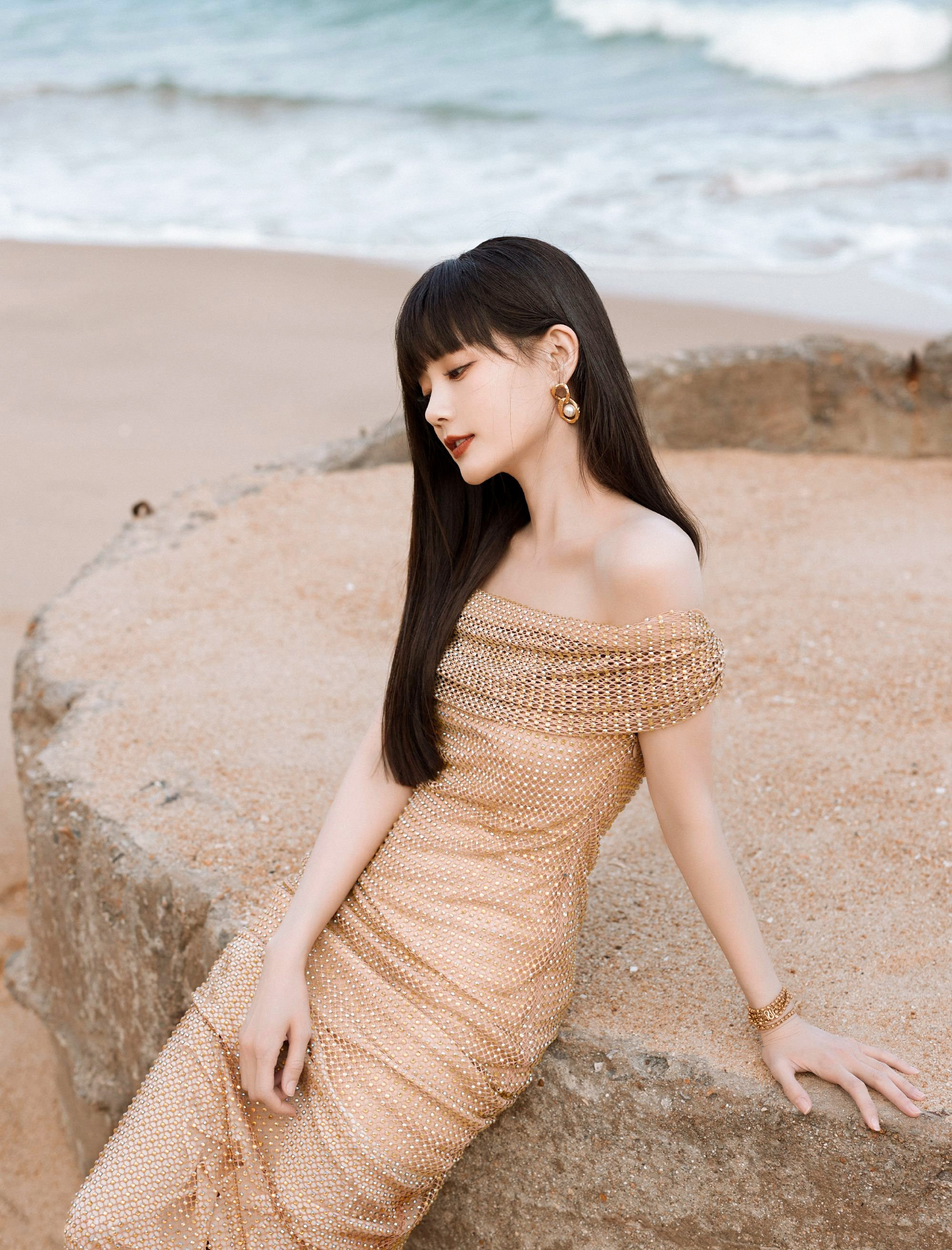 鎏金裙與沙灘共一色—李一桐[高清套圖]-第1章-图片7