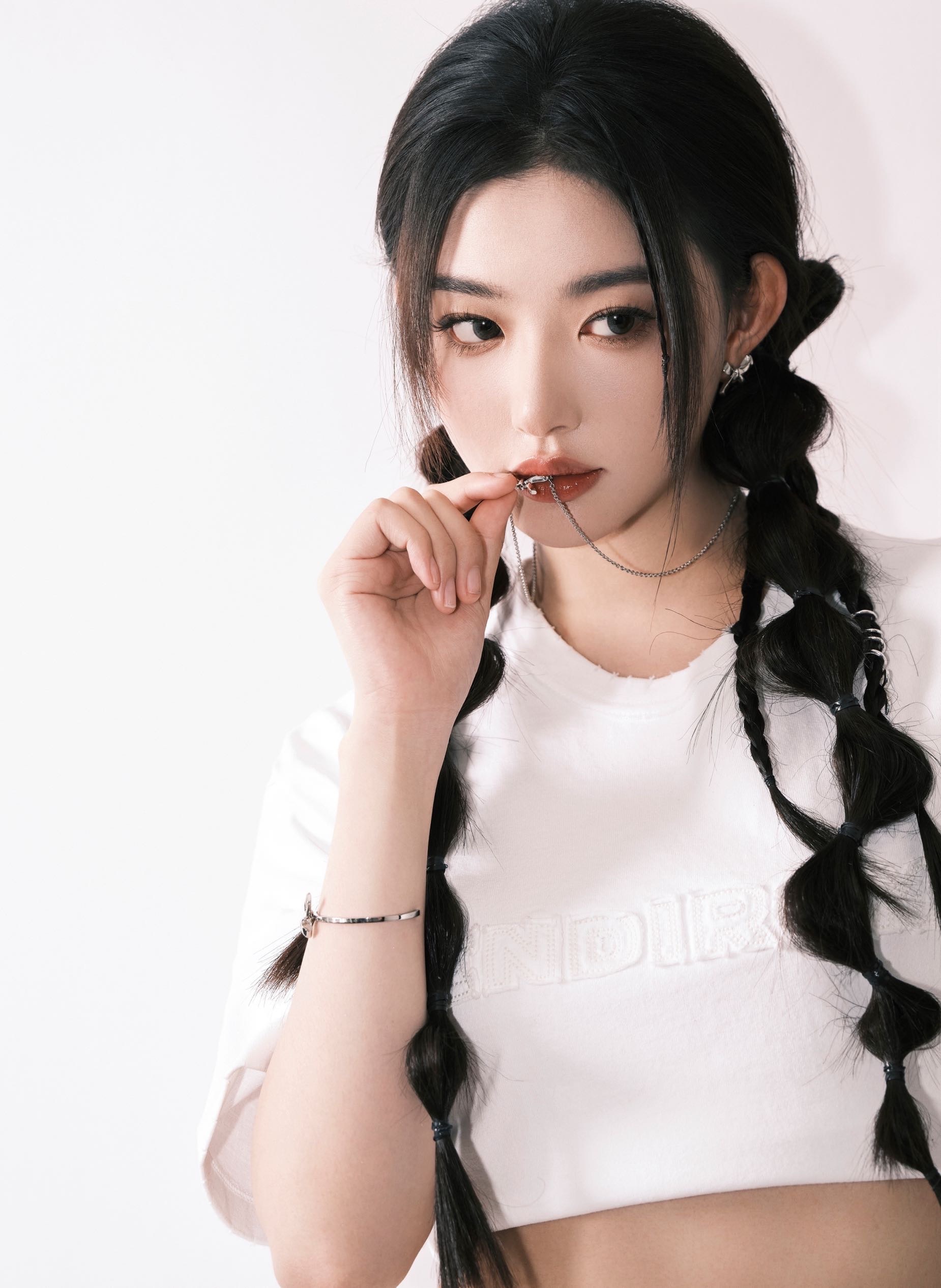 昨夜失去睡眠的酷girl—孔雪兒[套圖]-第1章-图片1