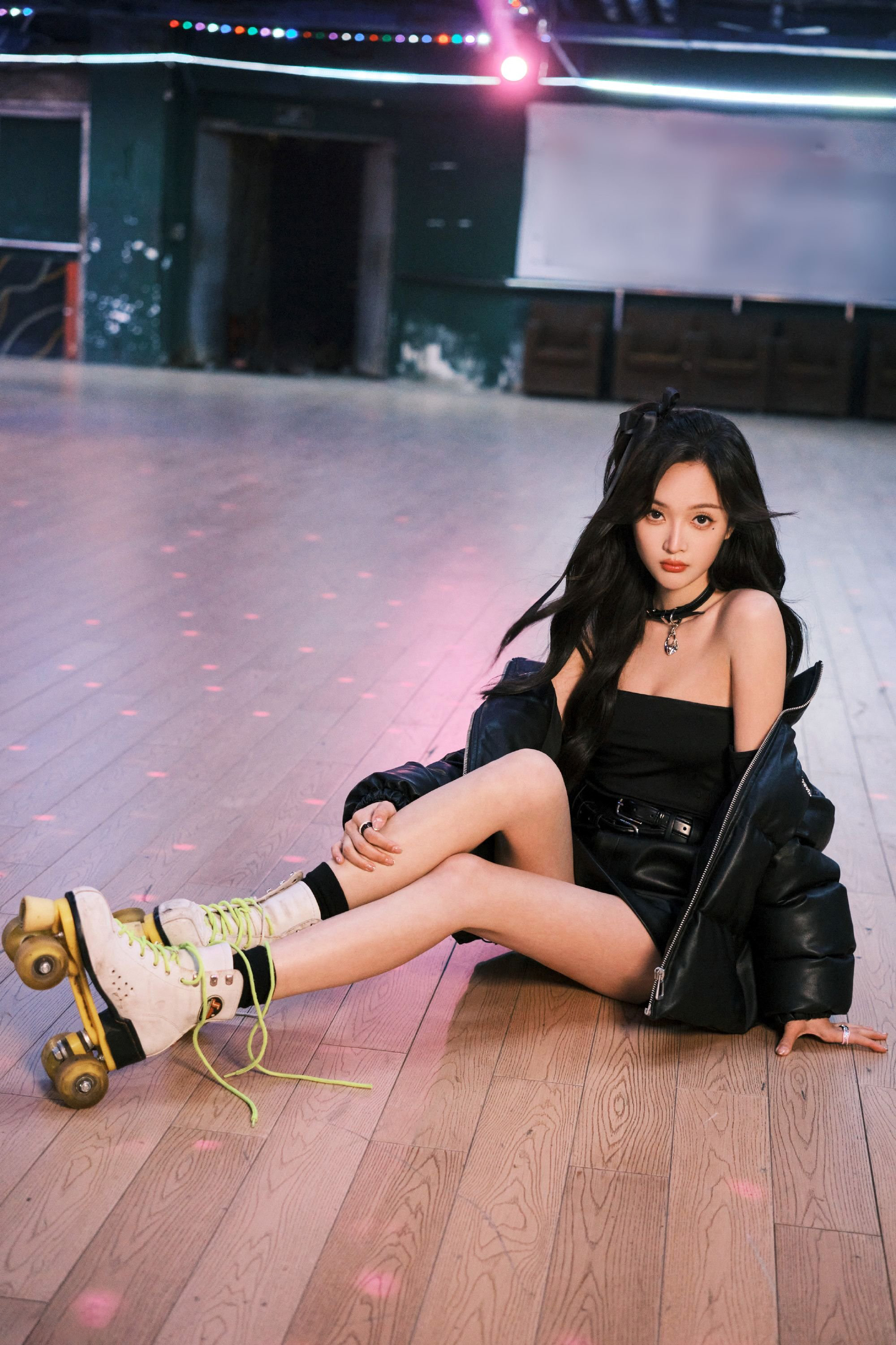 燈影霓虹復古悸動—吳宣儀[套圖]-第1章-图片2