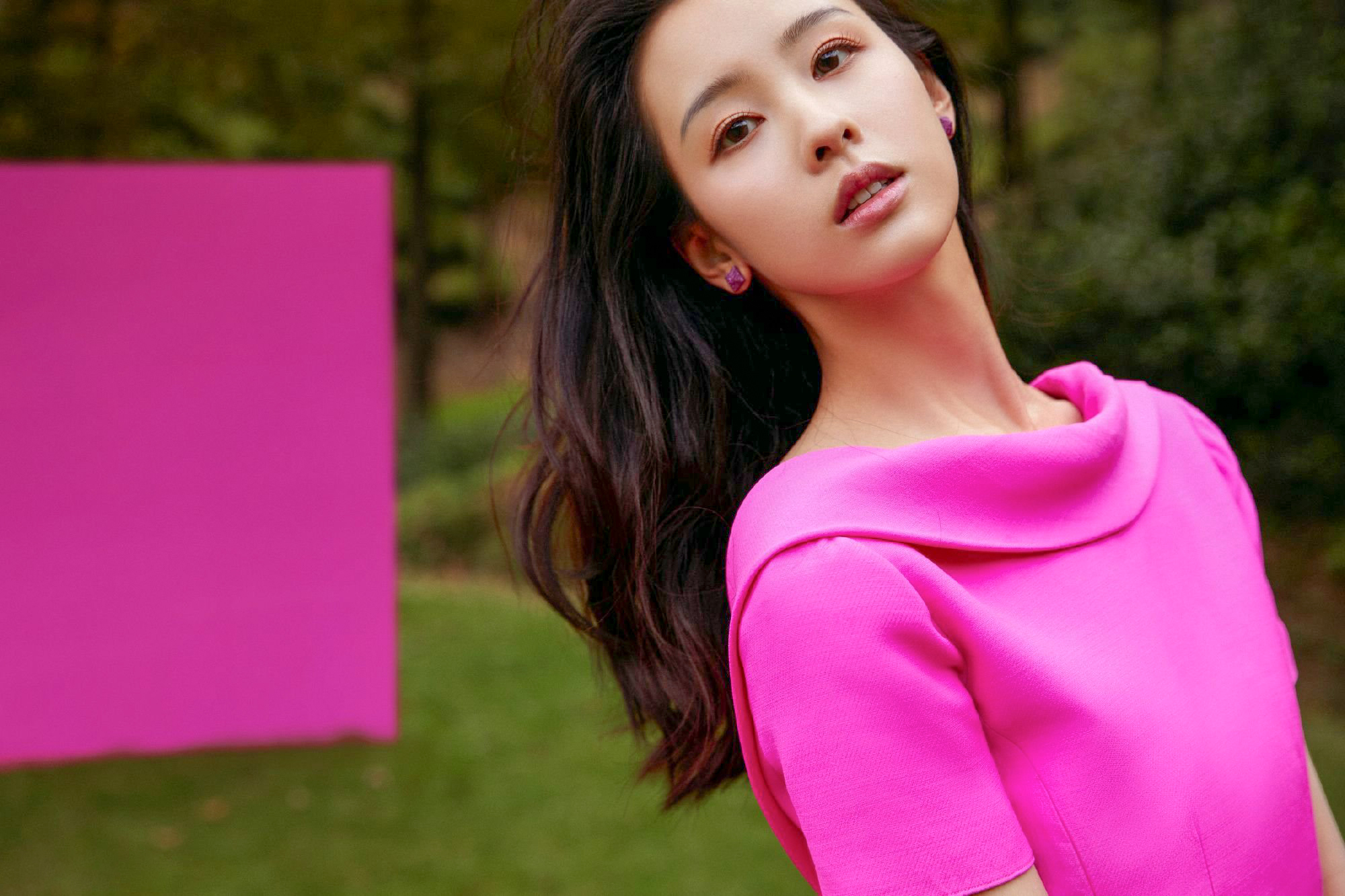 一身桃紅綠野間—陳都靈[高清套圖]-第1章-图片3