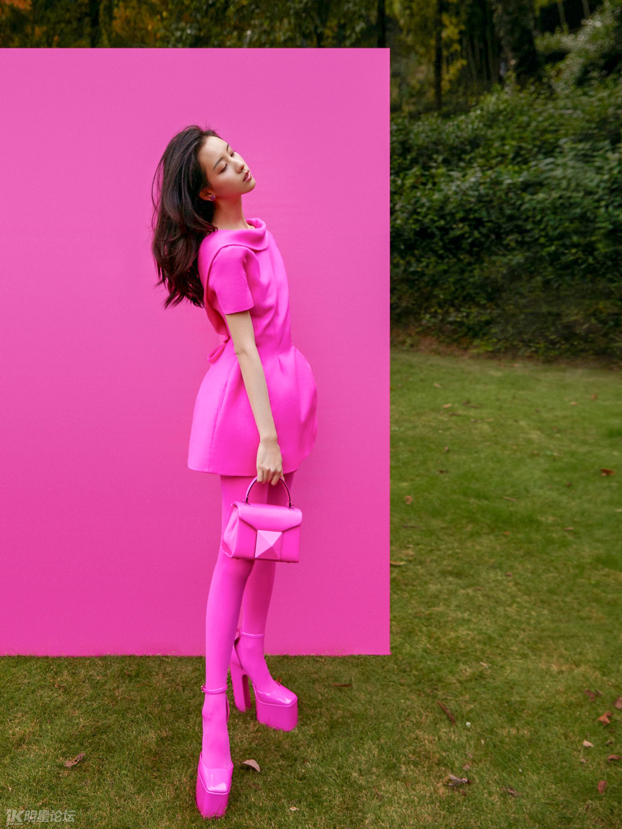 一身桃紅綠野間—陳都靈[高清套圖]-第1章-图片4