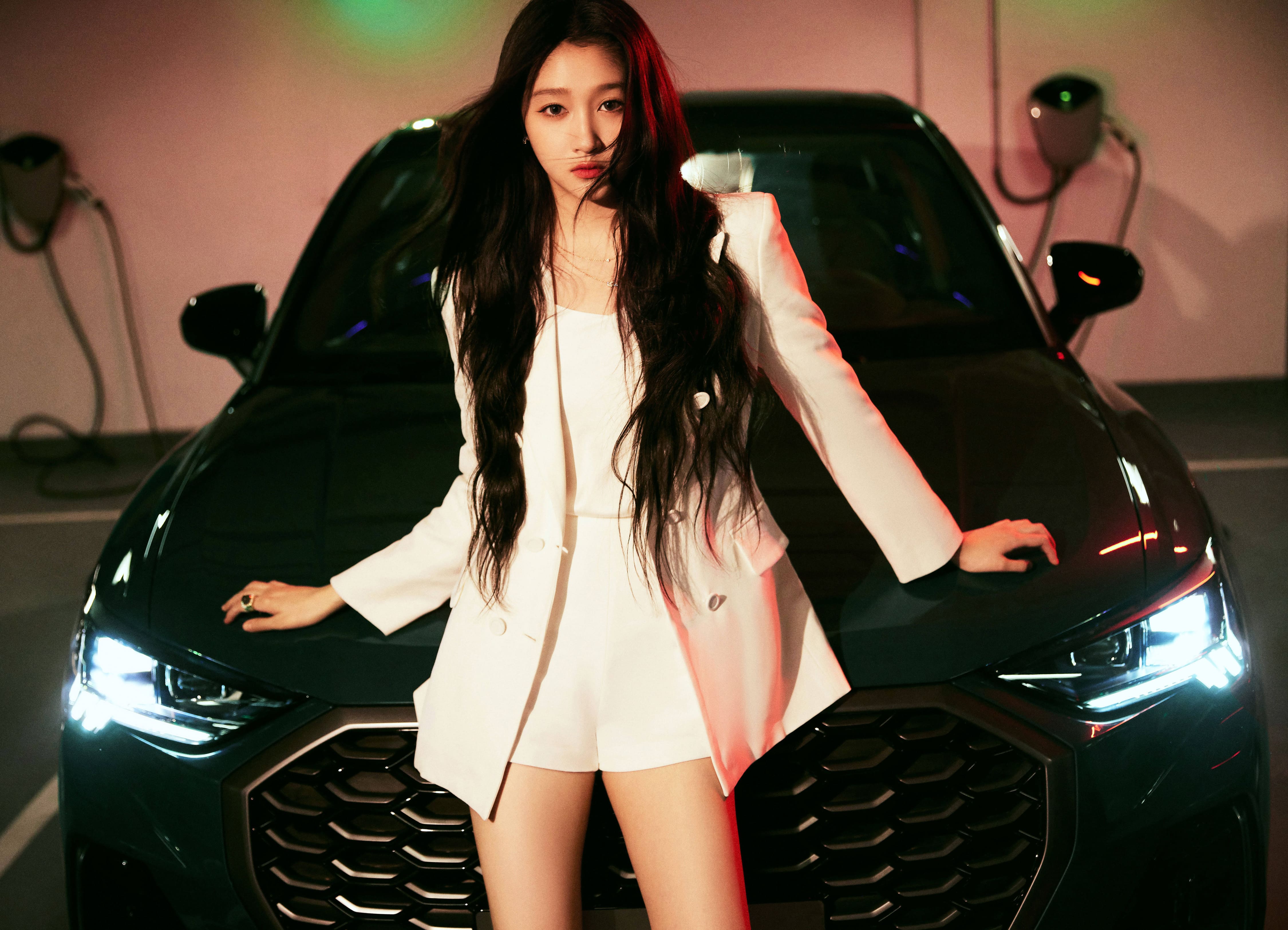 白色西裝短褲—關曉彤[高清套圖]-第1章-图片1