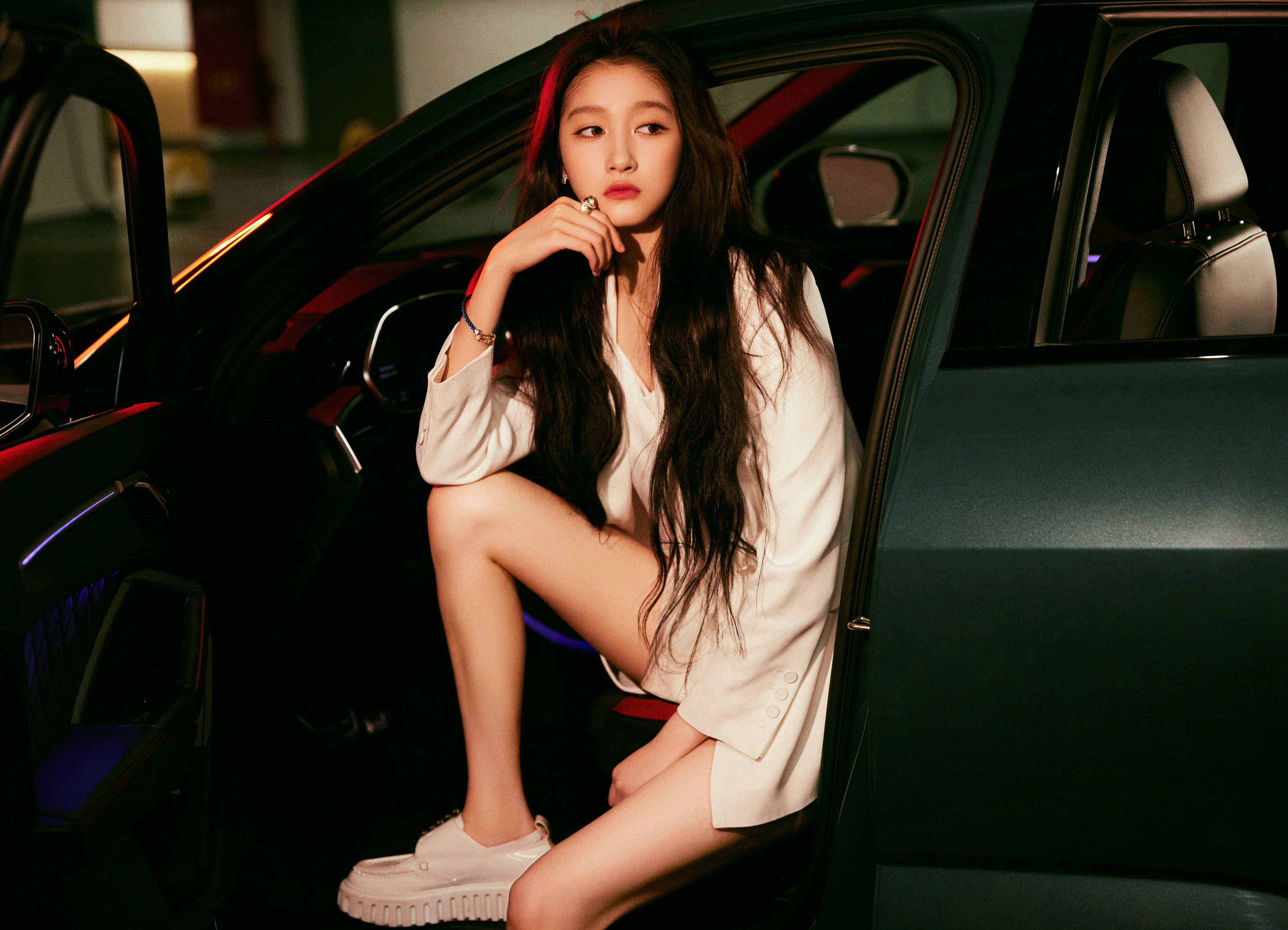 白色西裝短褲—關曉彤[高清套圖]-第1章-图片4