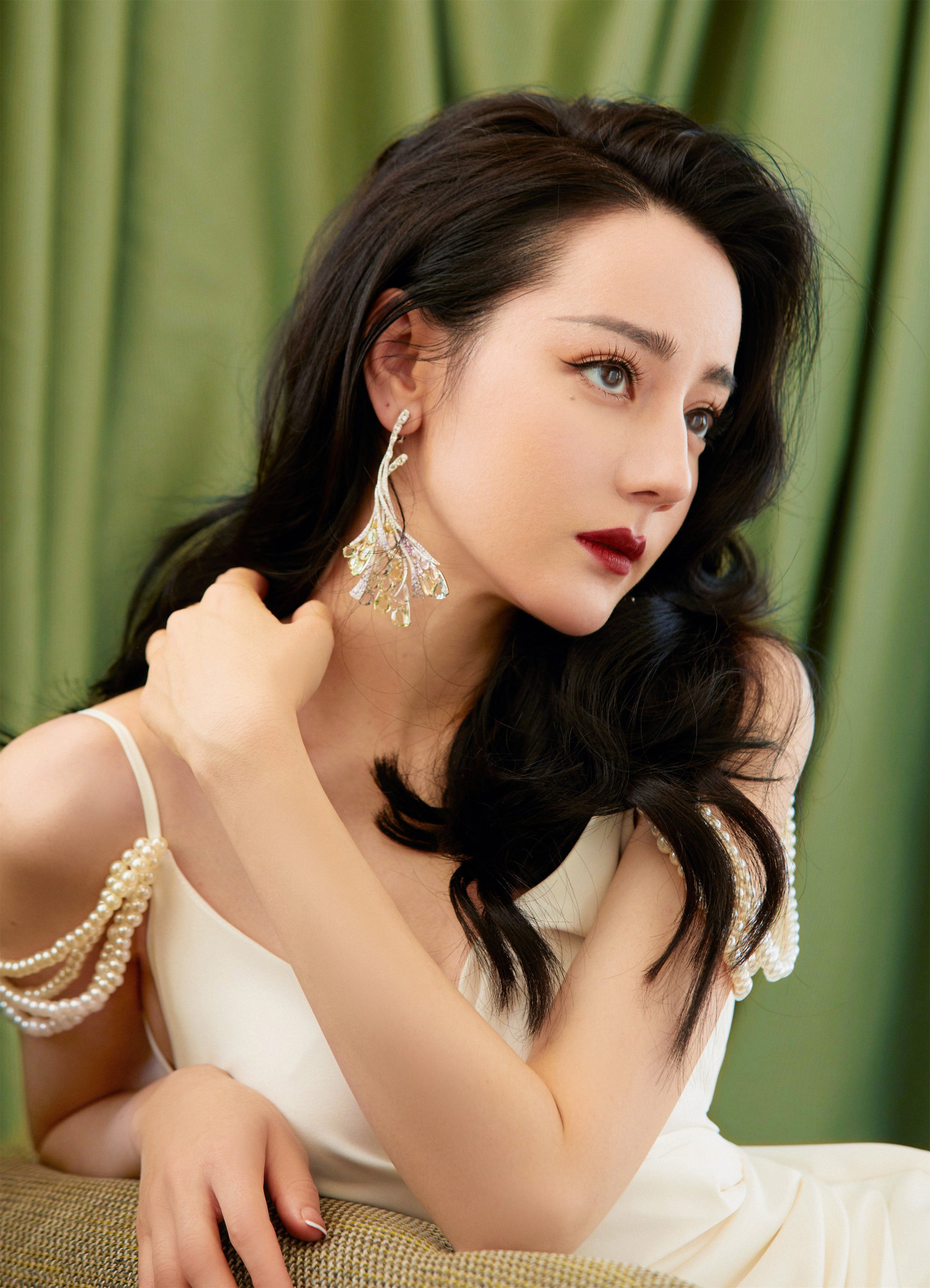 赴宴前夕三試妝—迪麗熱巴[高清套圖]-第1章-图片7