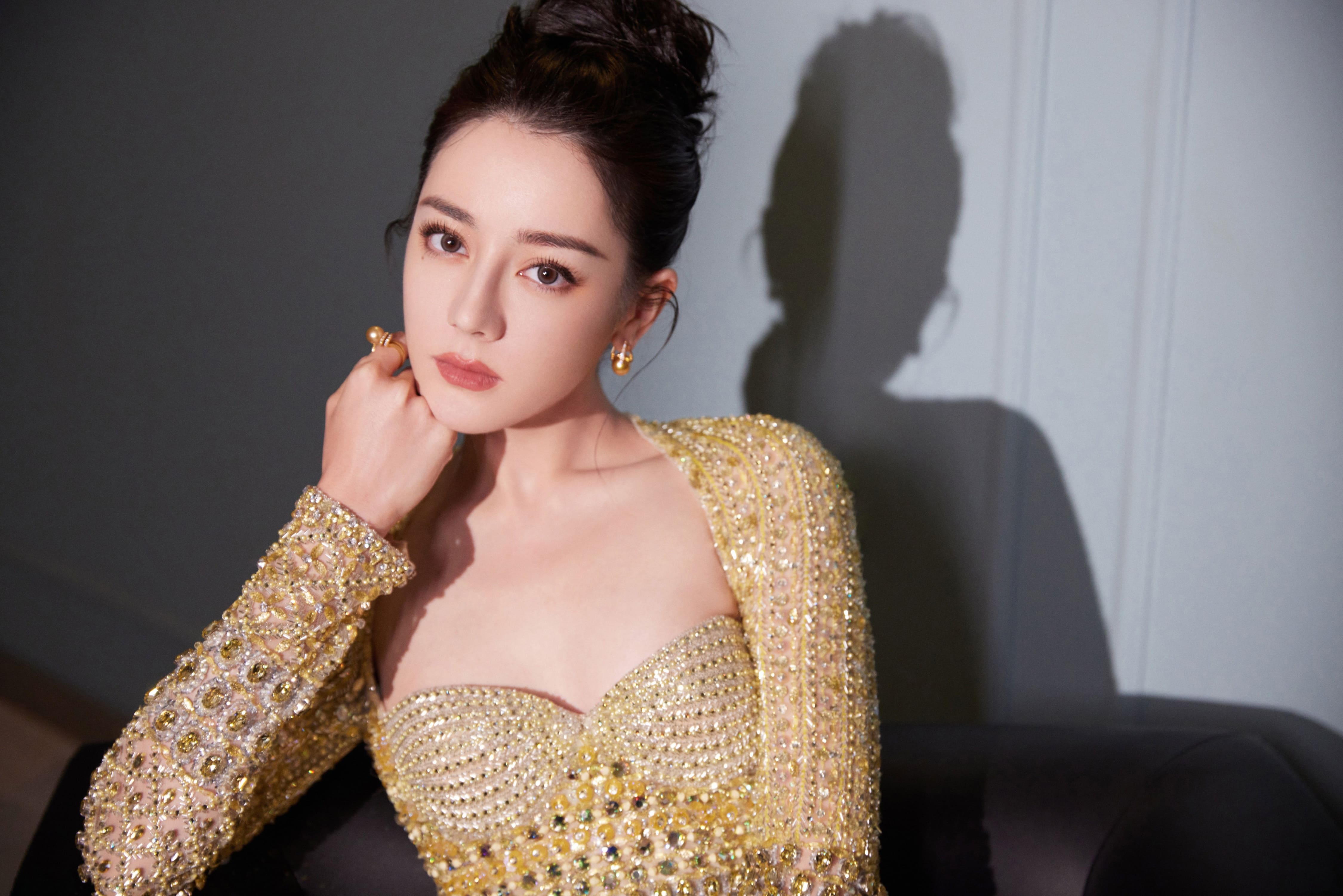 光影動靜之間—迪麗熱巴[高清套圖]-第1章-图片1