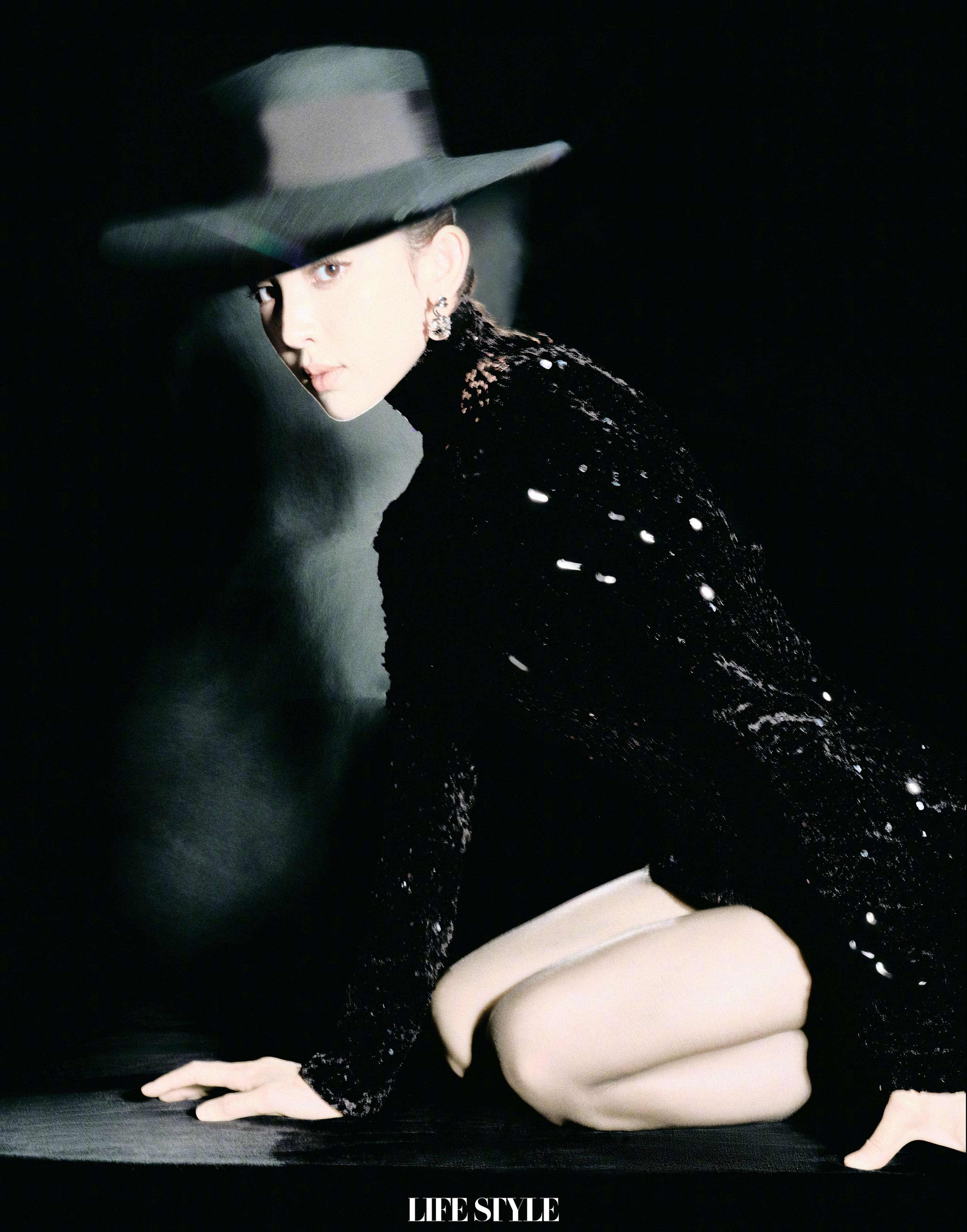 流光禮帽精品九月刊封面—古力娜扎[高清套圖]-第1章-图片9