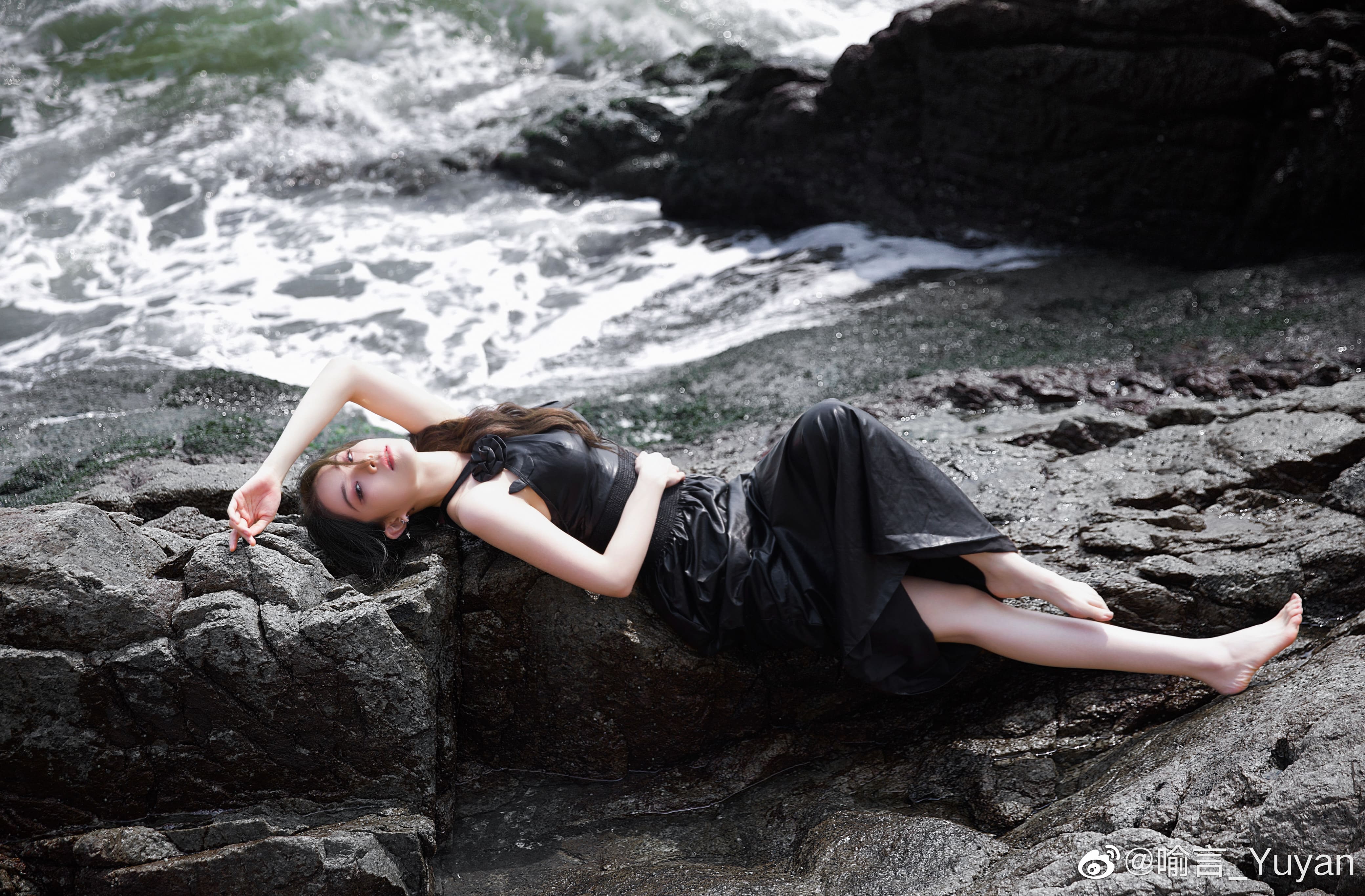 礁岩海邊黑色玫瑰—喻言[套圖]-第1章-图片6