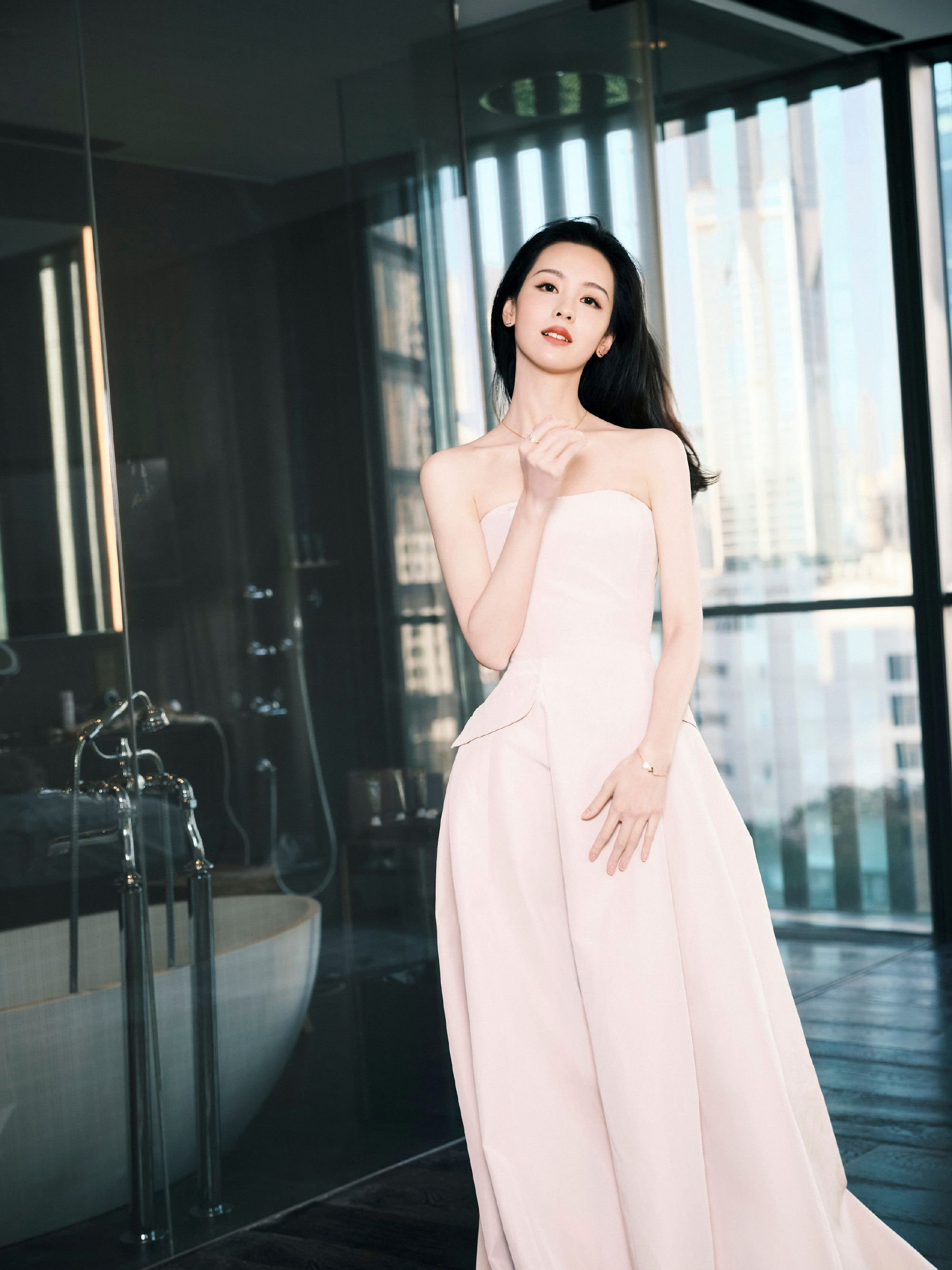 上樓只為小草莓—陳都靈[套圖]-第1章-图片5