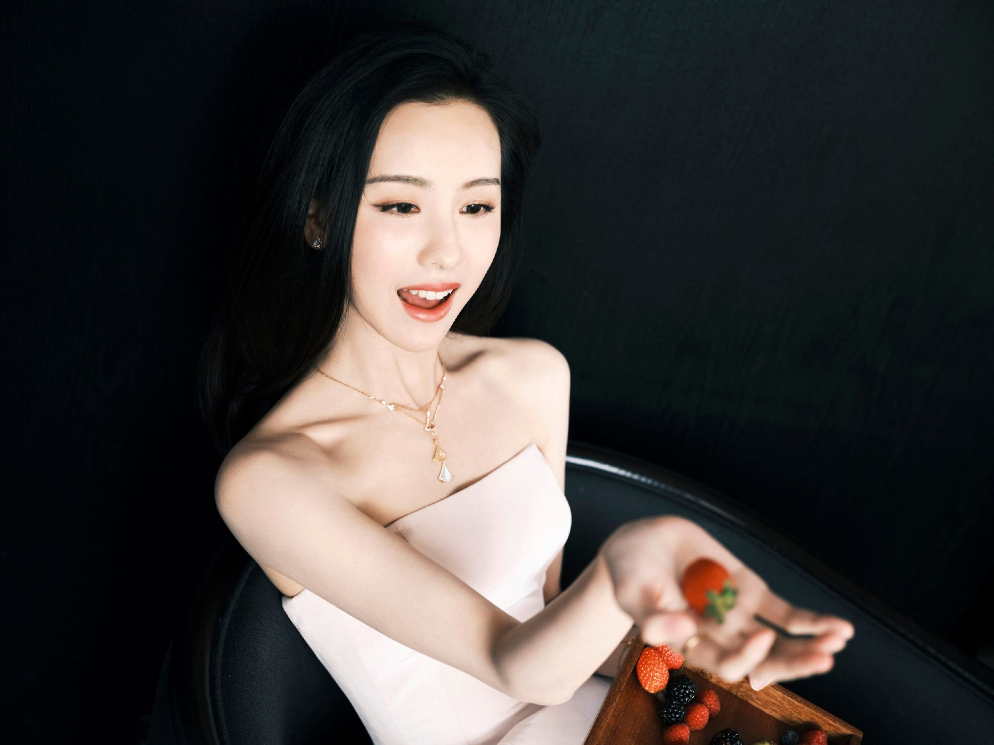 上樓只為小草莓—陳都靈[套圖]-第1章-图片12