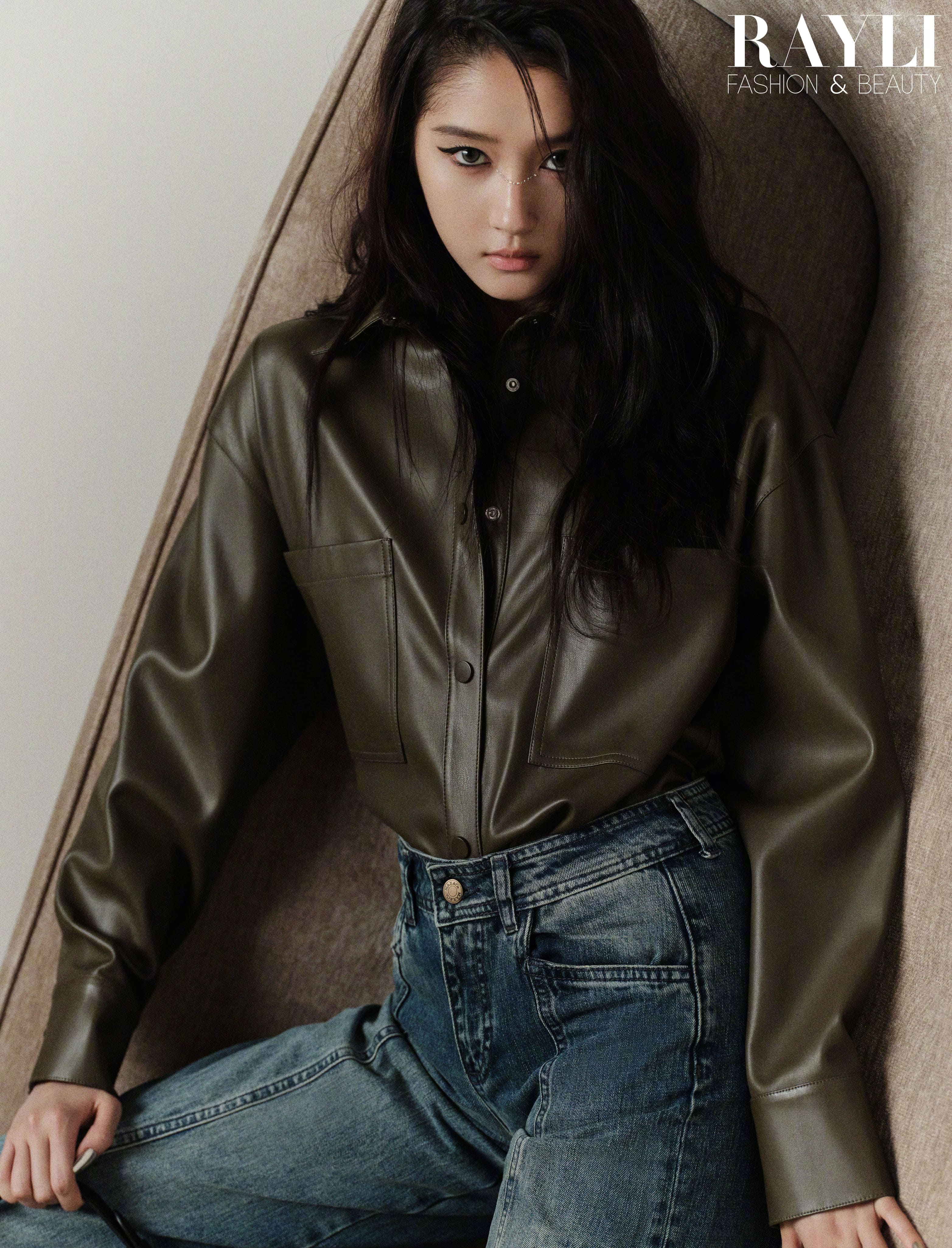 瑞麗28周年九月號封面．山根碎鑽妝—關曉彤[高清套圖]-第1章-图片2