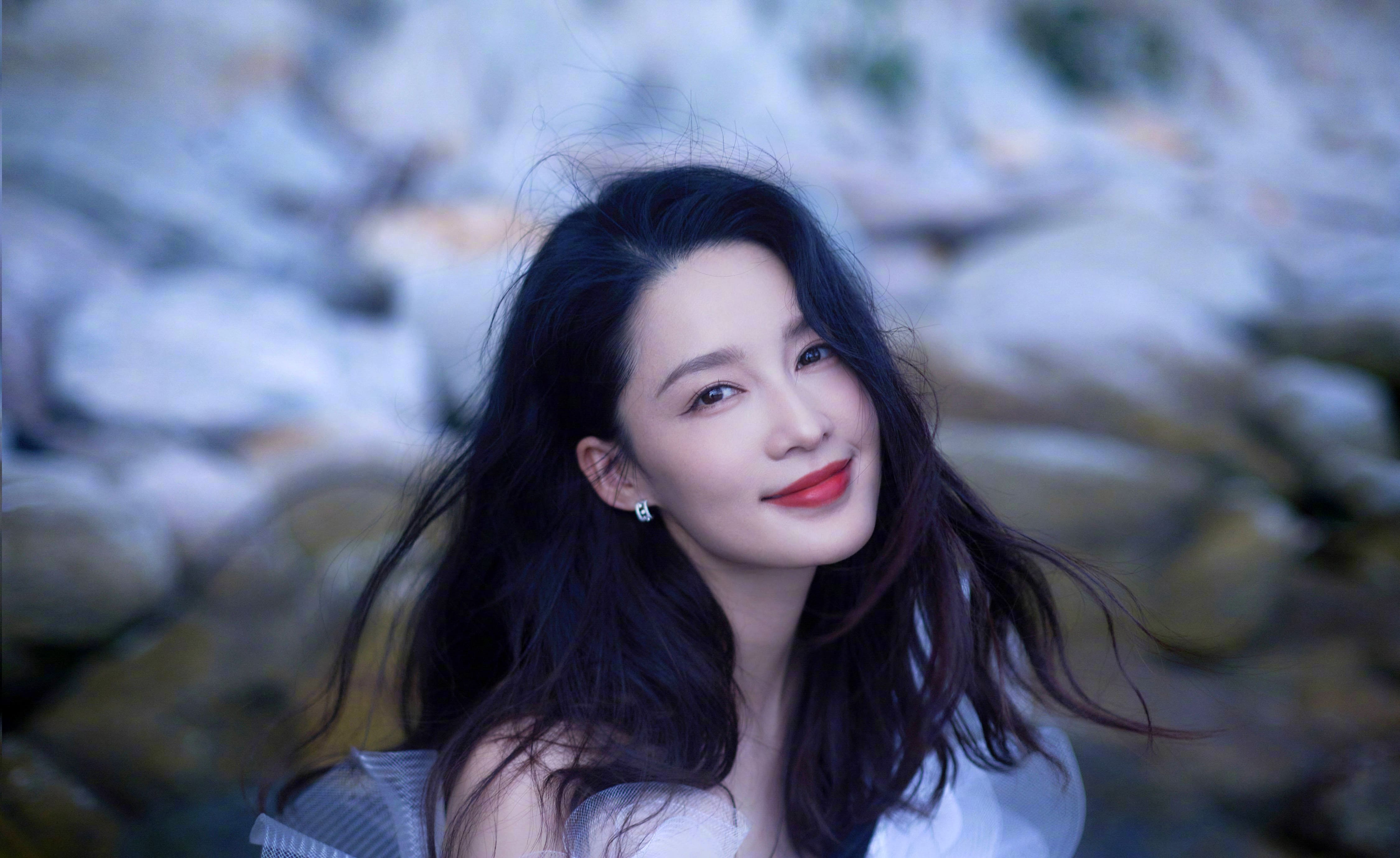 岩石岸邊的優雅人魚—李沁[高清套圖]-第1章-图片1