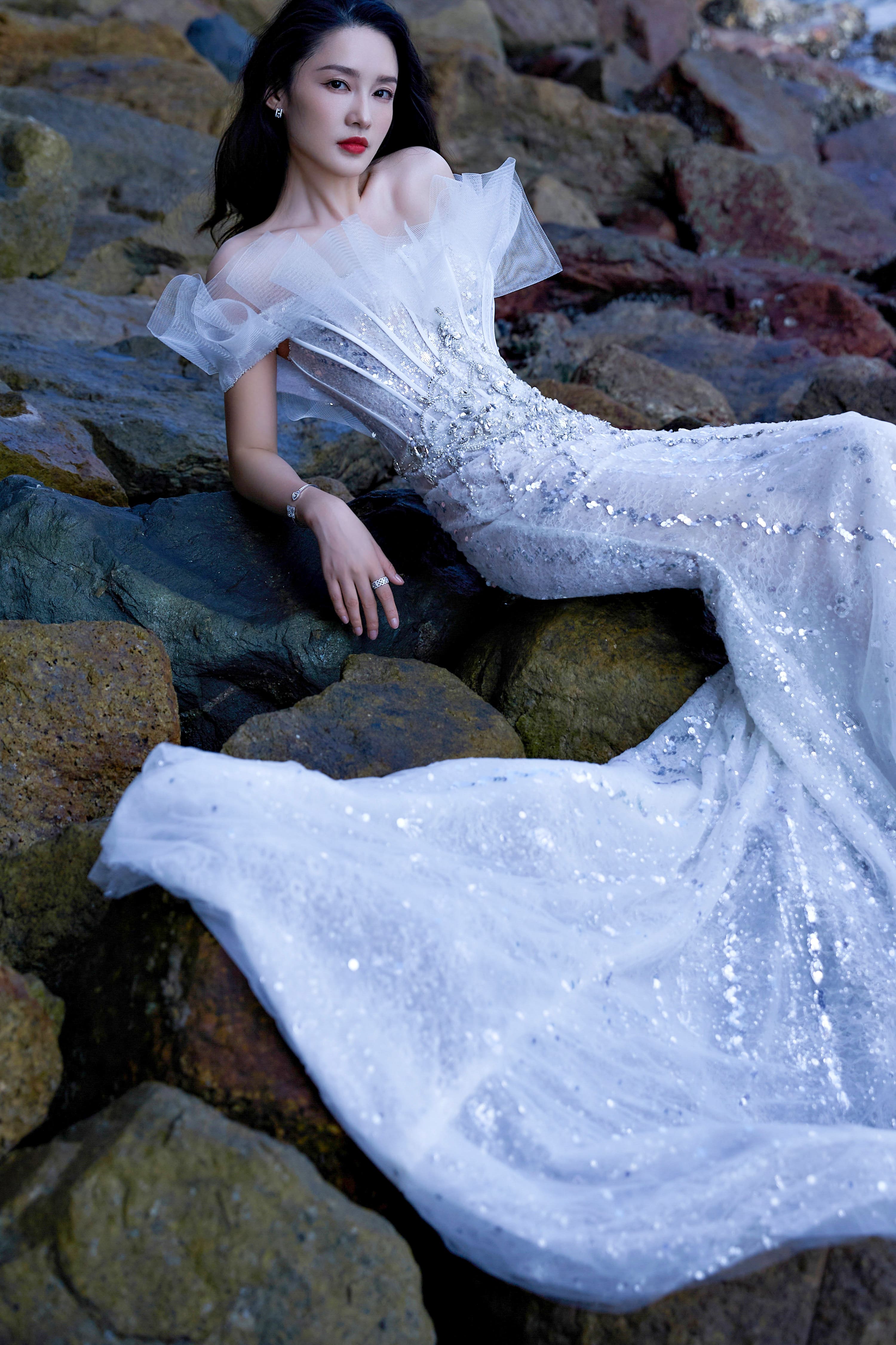 岩石岸邊的優雅人魚—李沁[高清套圖]-第1章-图片5