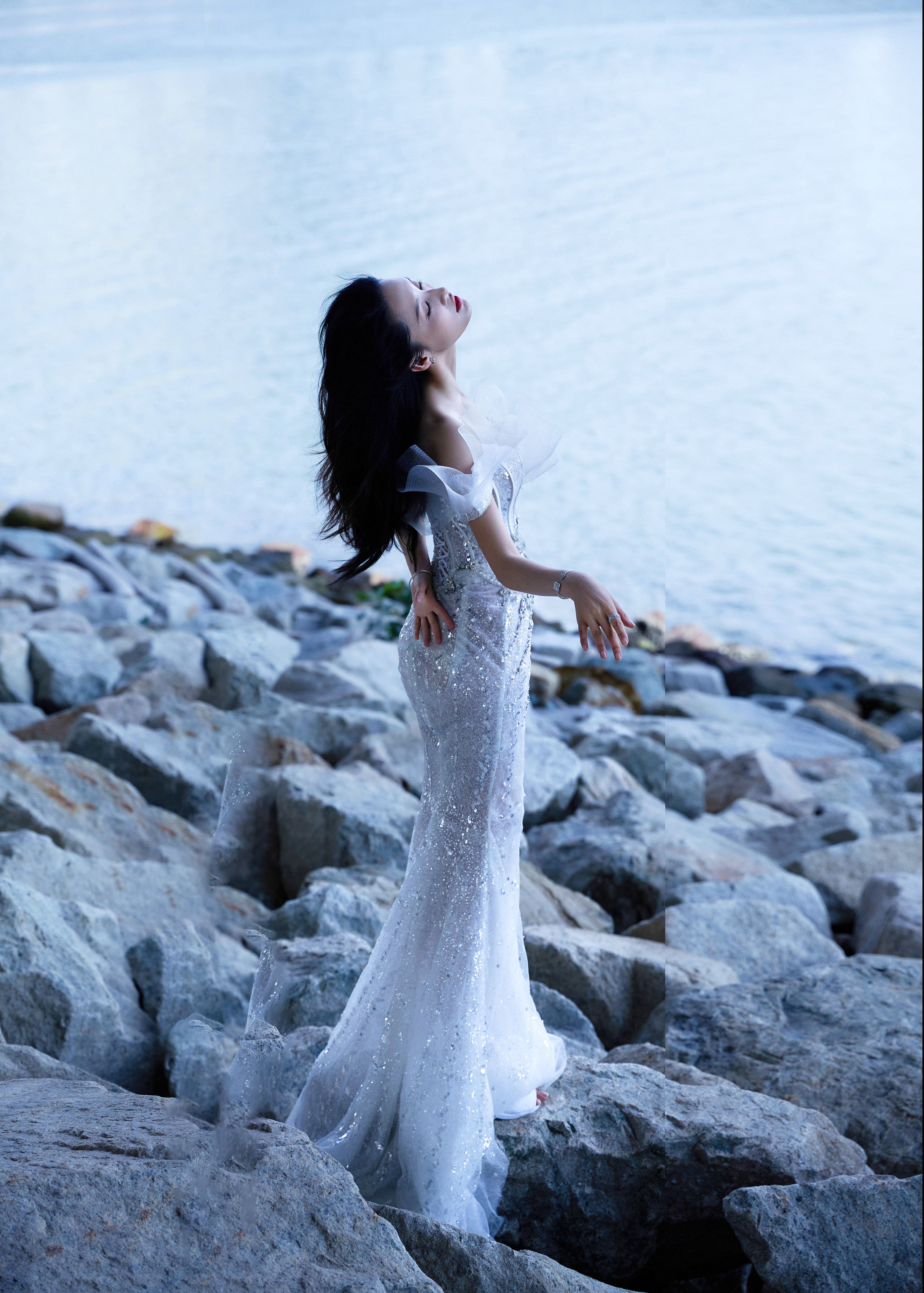 岩石岸邊的優雅人魚—李沁[高清套圖]-第1章-图片8
