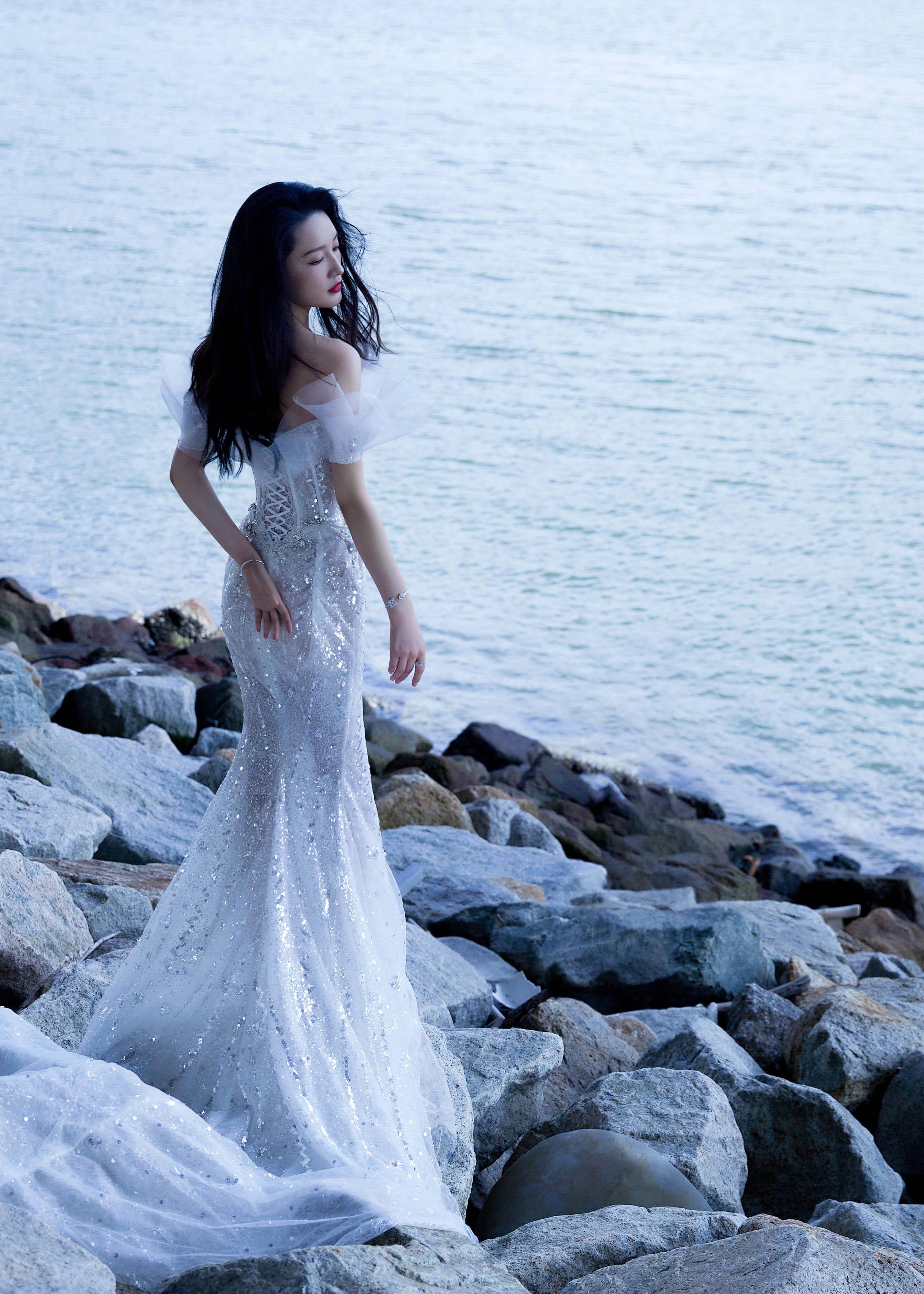 岩石岸邊的優雅人魚—李沁[高清套圖]-第1章-图片9