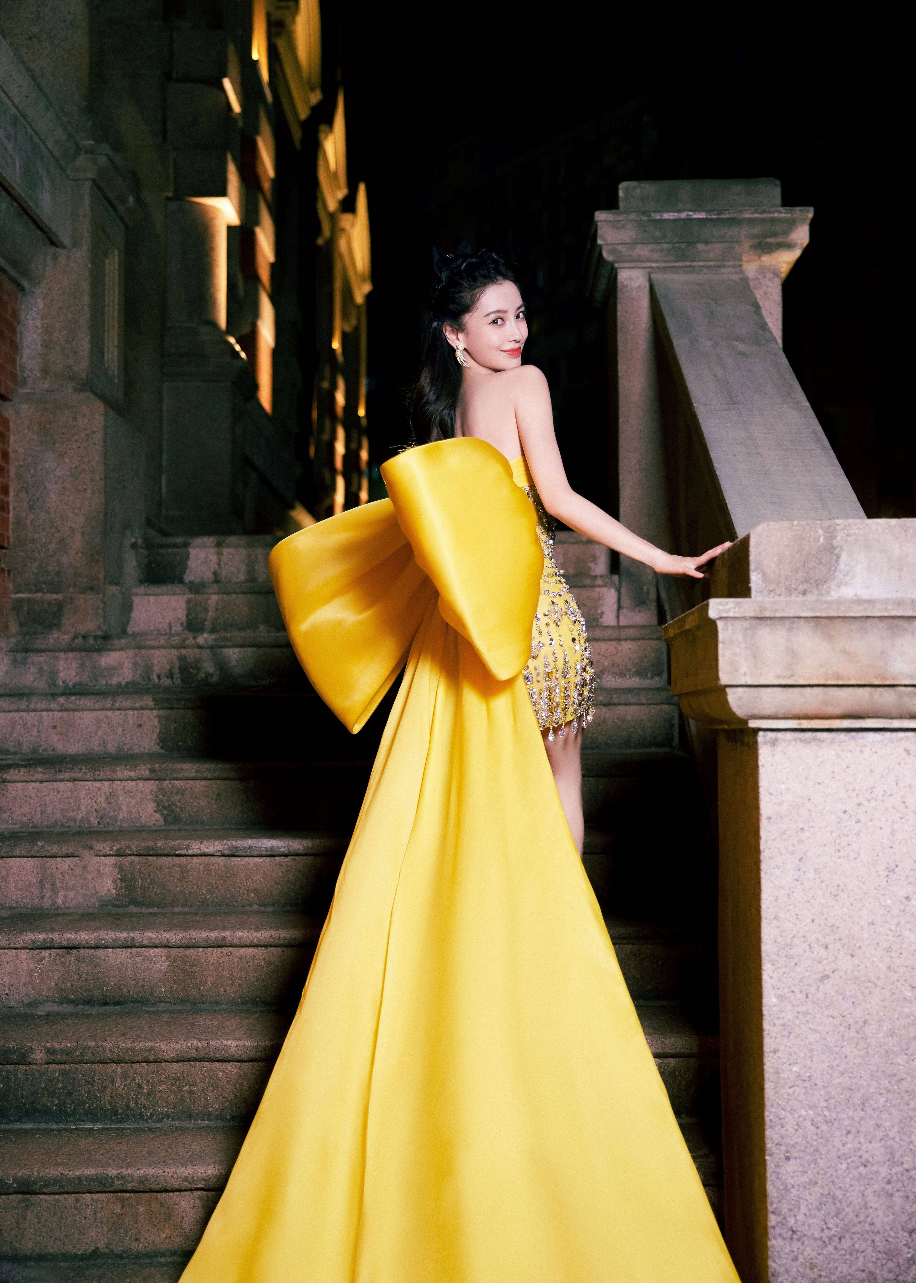 黃白禮服夜拍優雅—Angelababy楊穎[高清套圖]-第1章-图片5