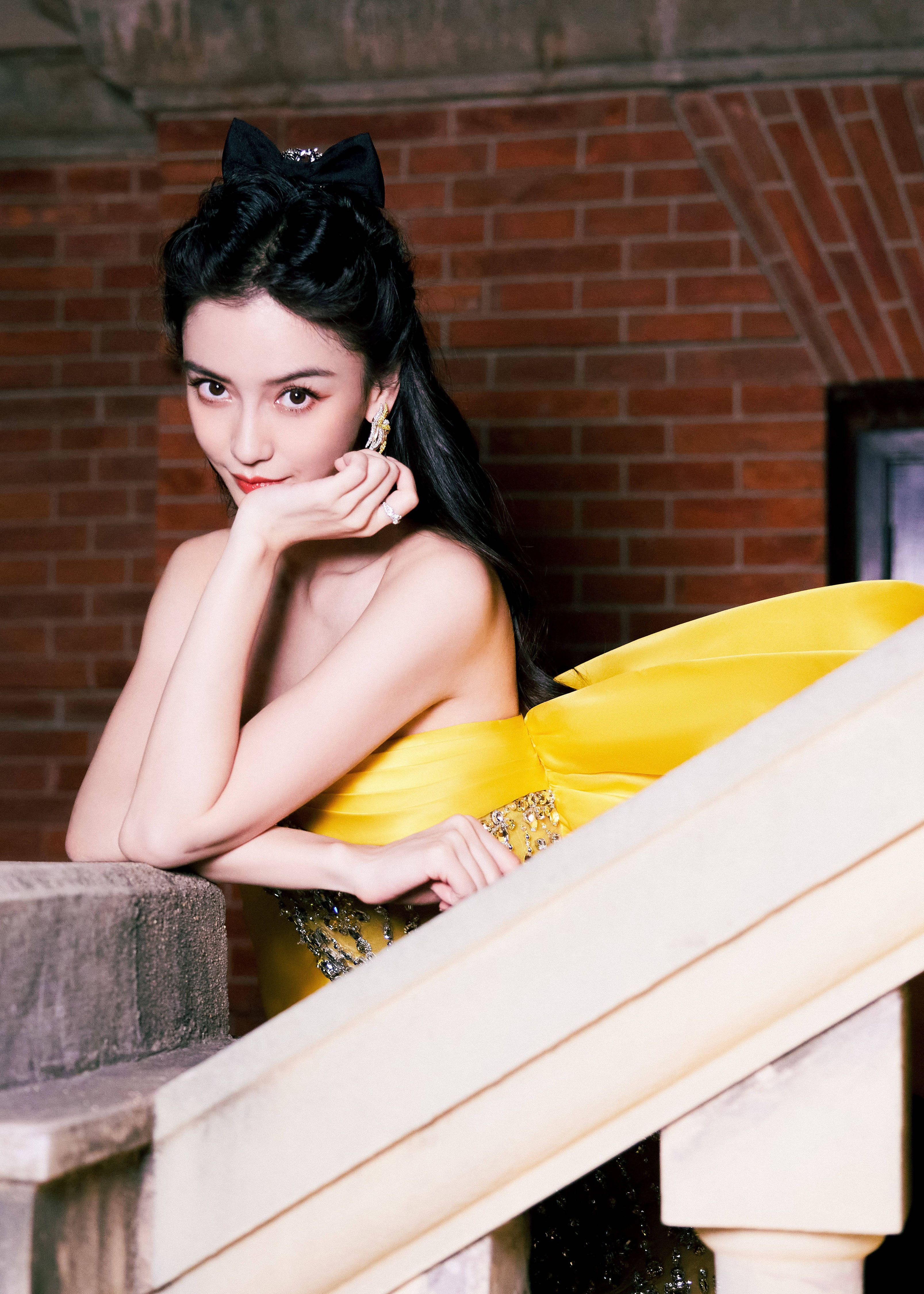 黃白禮服夜拍優雅—Angelababy楊穎[高清套圖]-第1章-图片6