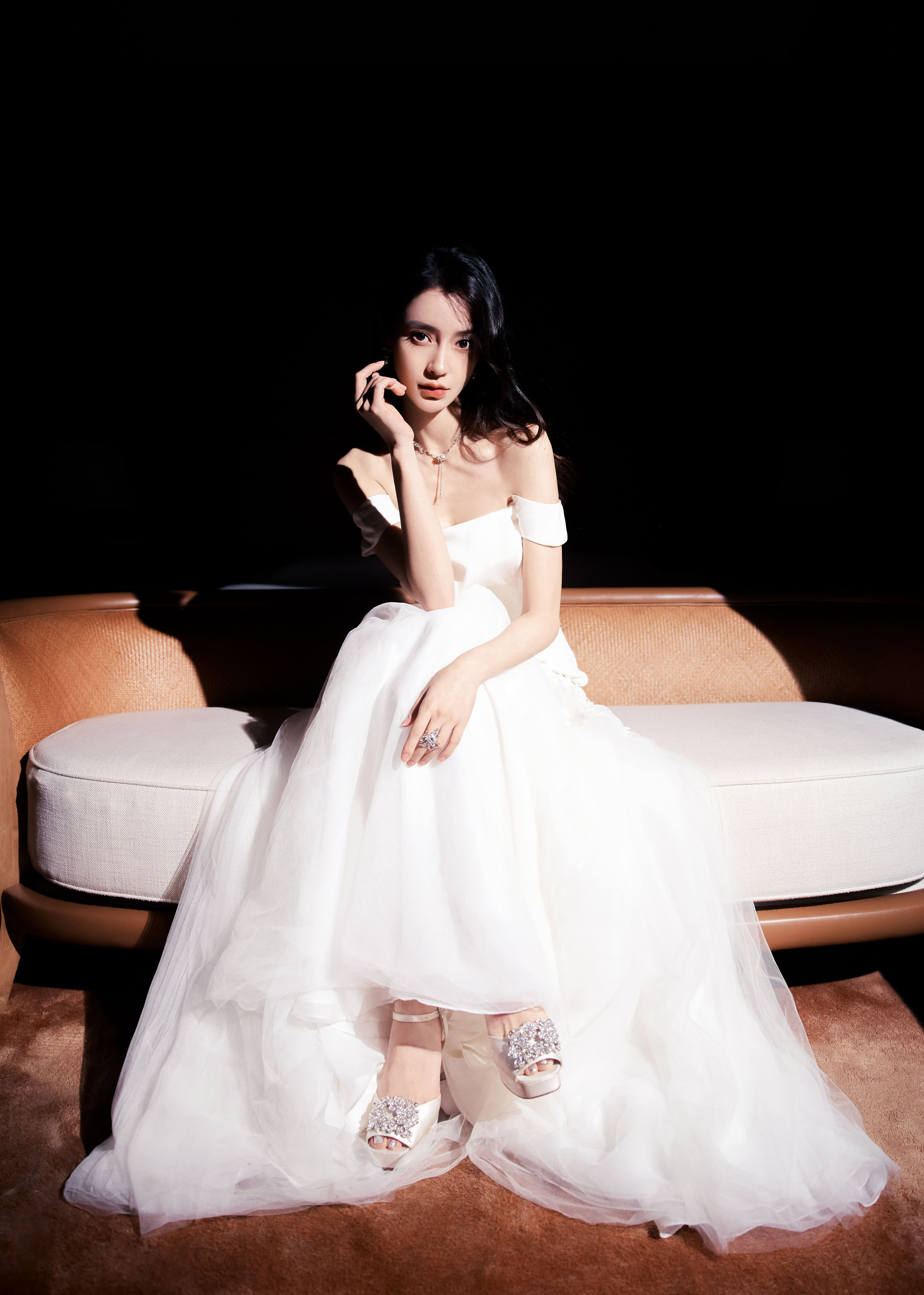 黃白禮服夜拍優雅—Angelababy楊穎[高清套圖]-第1章-图片9