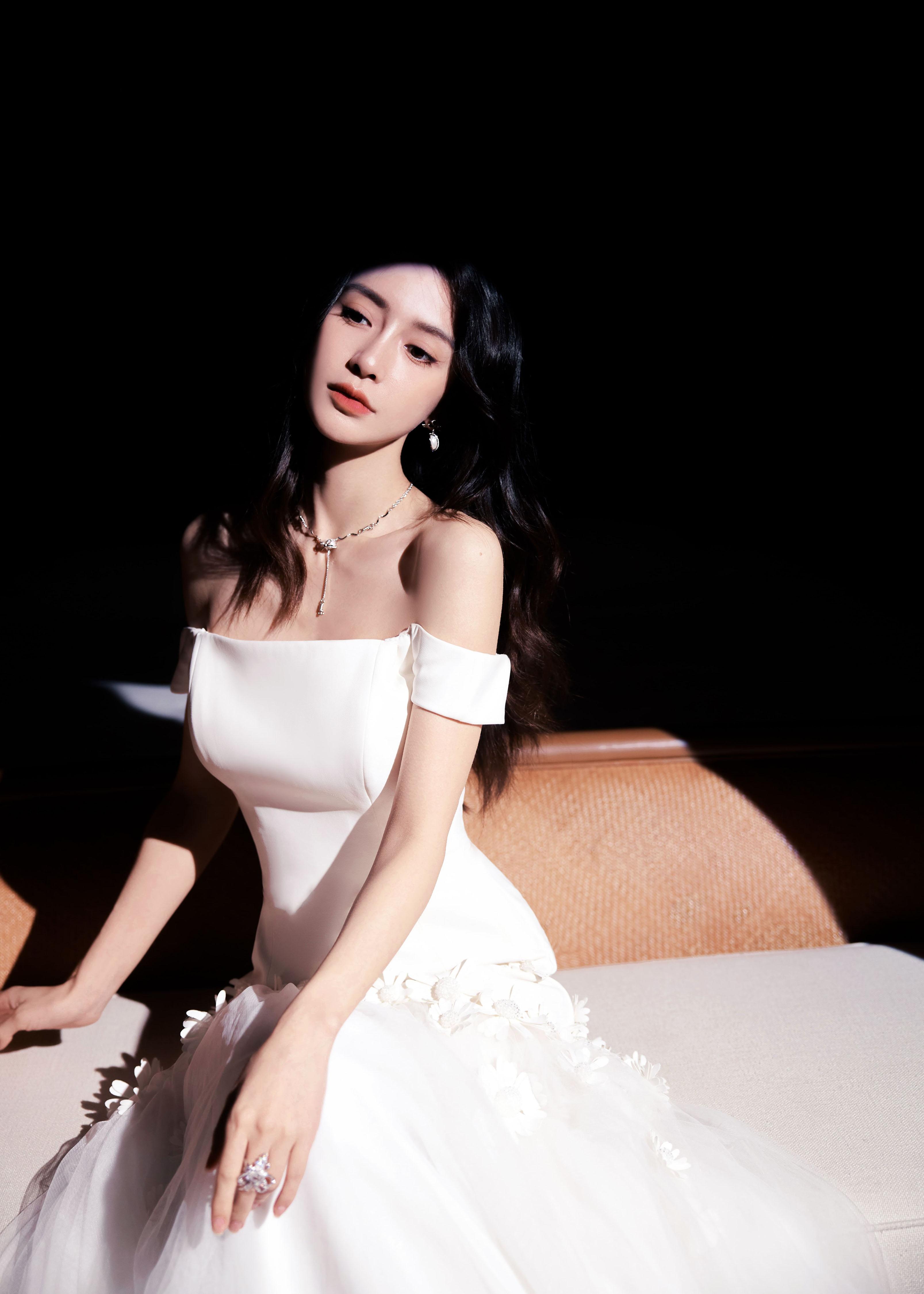 黃白禮服夜拍優雅—Angelababy楊穎[高清套圖]-第1章-图片10