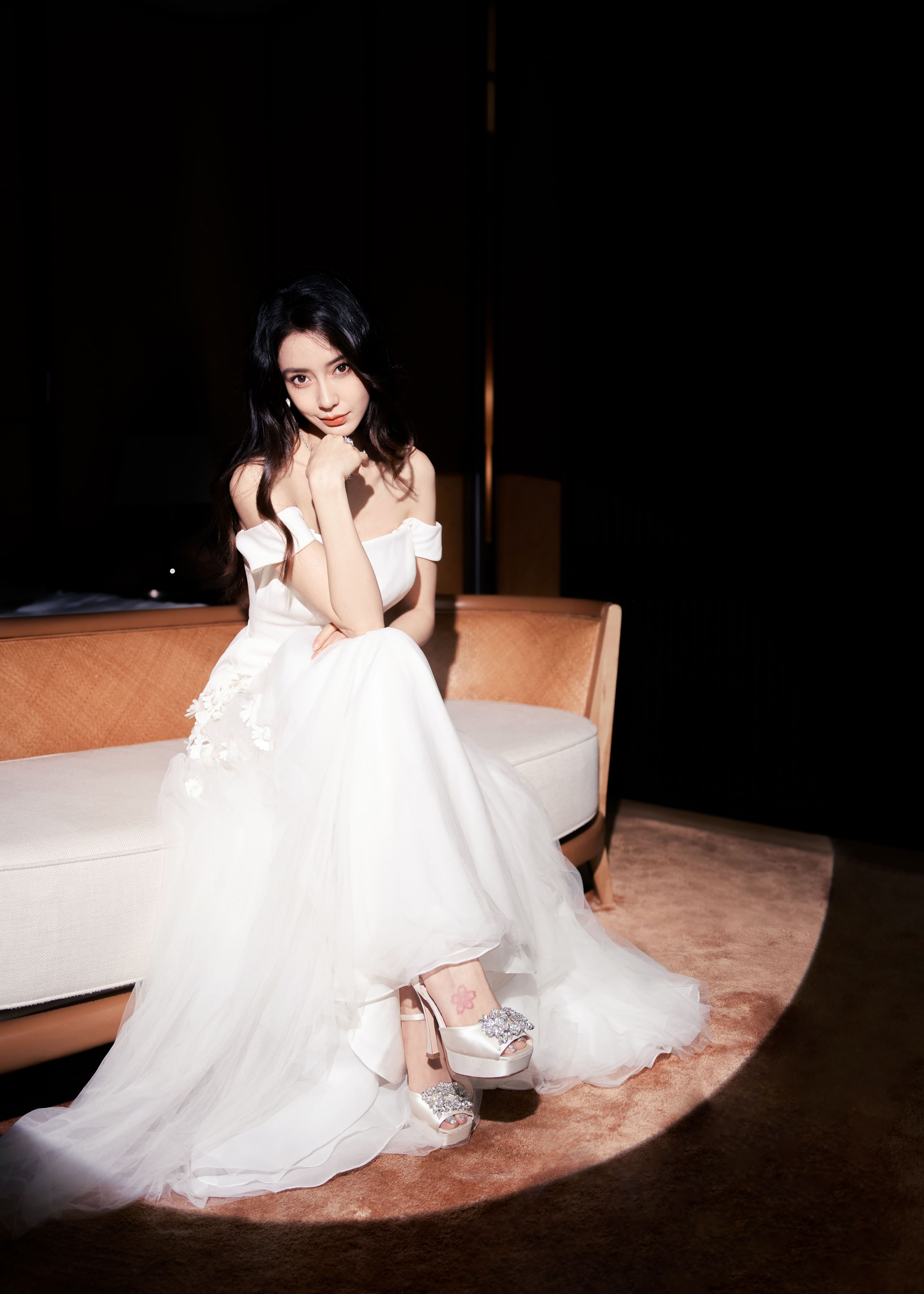 黃白禮服夜拍優雅—Angelababy楊穎[高清套圖]-第1章-图片12