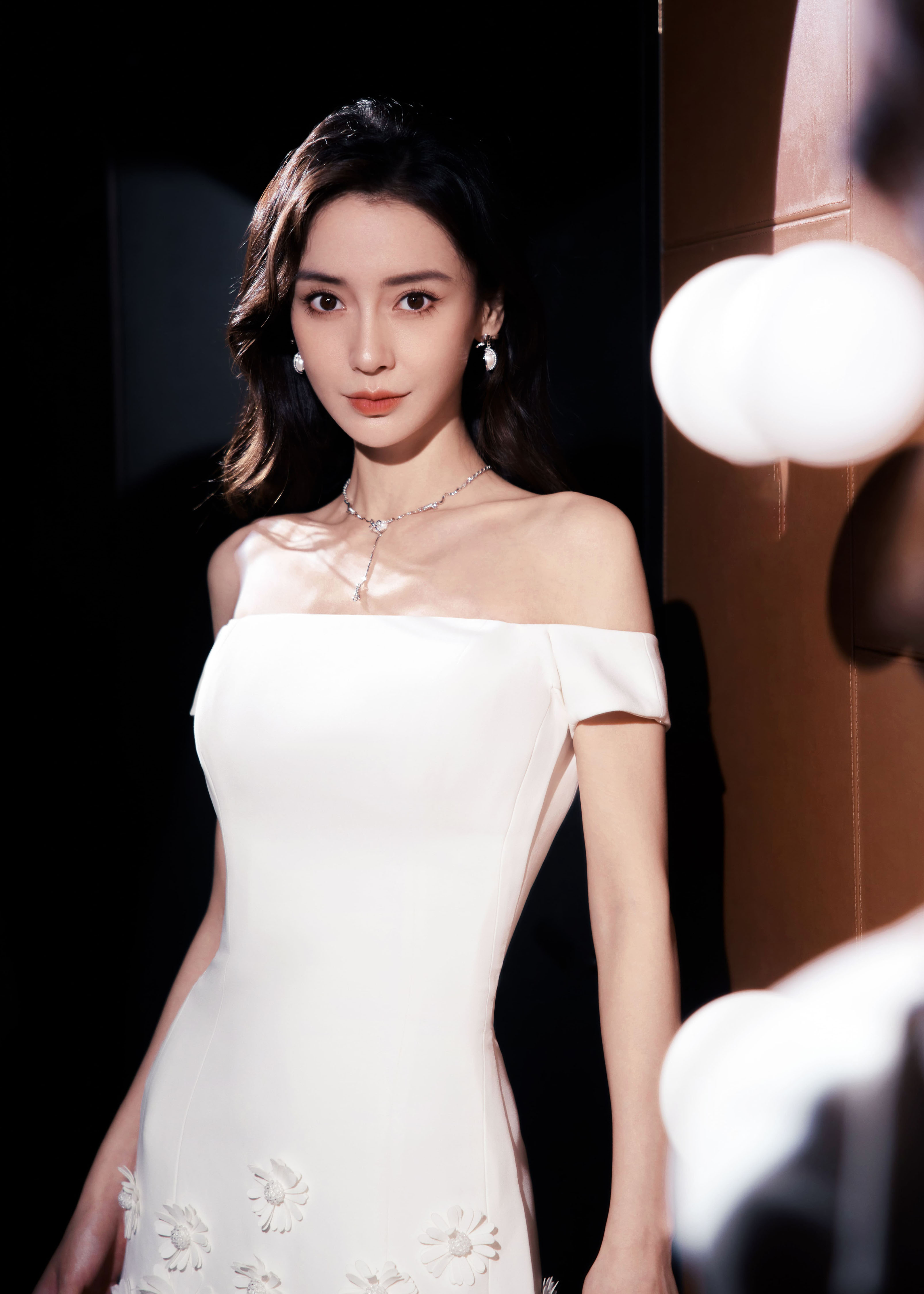 黃白禮服夜拍優雅—Angelababy楊穎[高清套圖]-第1章-图片15