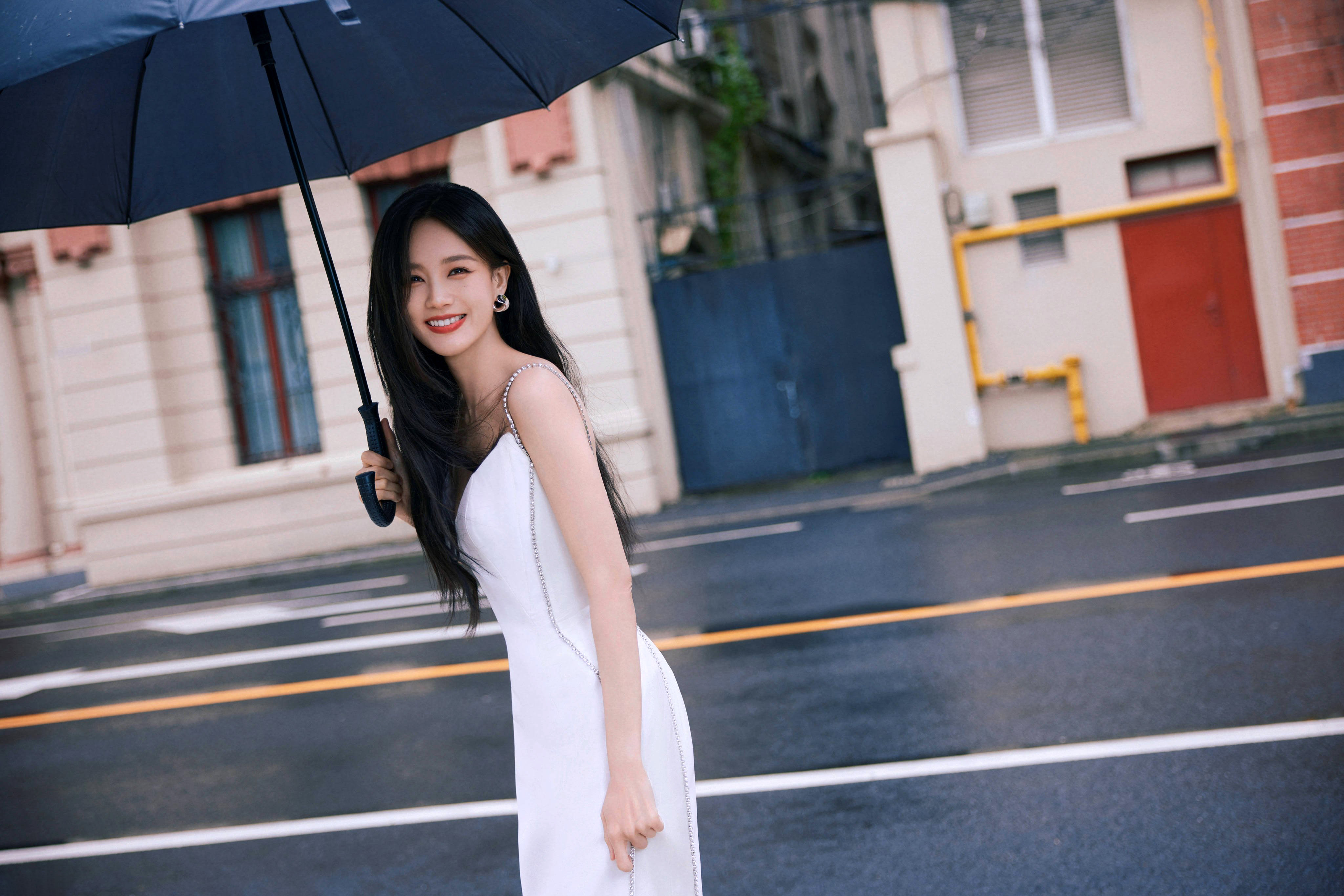 雨後的城市浪漫赴約—李一桐[高清套圖]-第1章-图片3