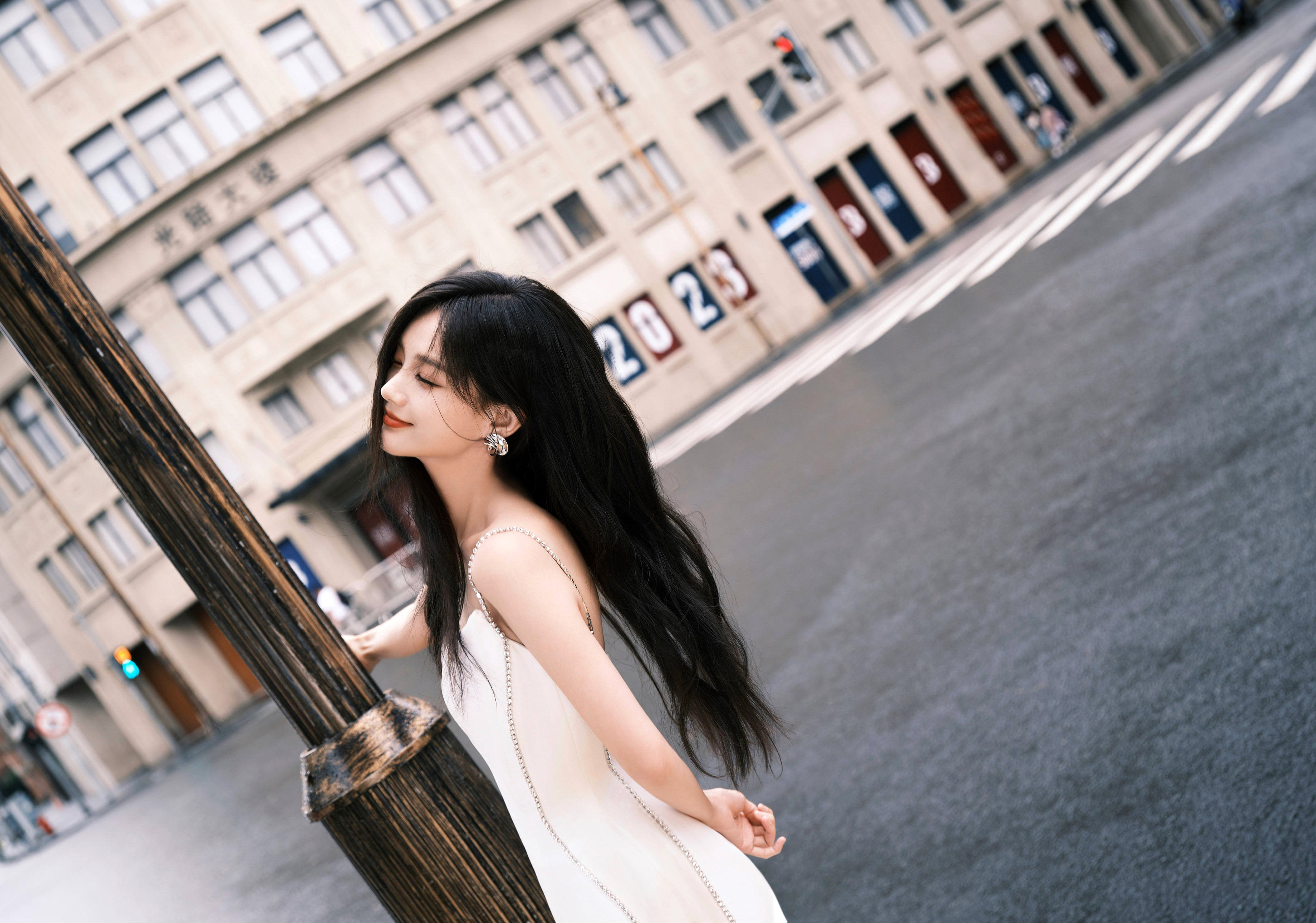 雨後的城市浪漫赴約—李一桐[高清套圖]-第1章-图片5