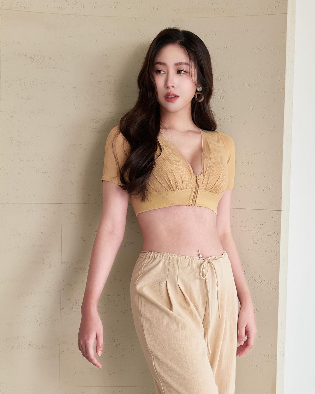 美胸女神「鄭若青」雪白的姣好身材 視角好邪惡-第1章-图片5