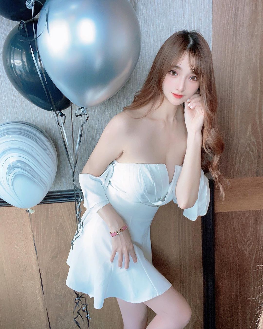 美胸女神「心玥Artemis」乳量好驚人！又白又嫩把螢幕塞好塞滿-第1章-图片4