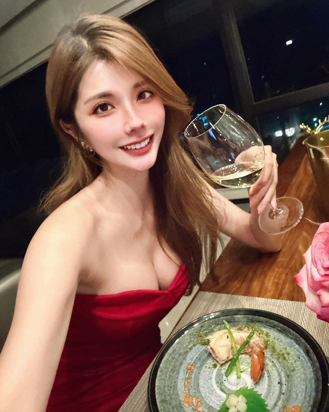 「JoannaLin沐沐」凹凸有致的身材加上招牌大眼 要暴動啦-第1章-图片10