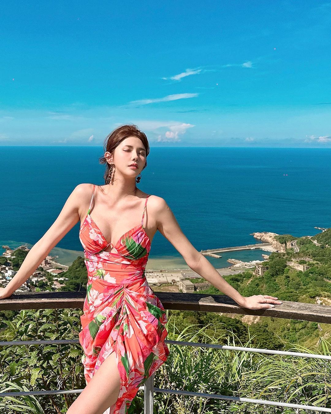 「JoannaLin沐沐」凹凸有致的身材加上招牌大眼 要暴動啦-第1章-图片9