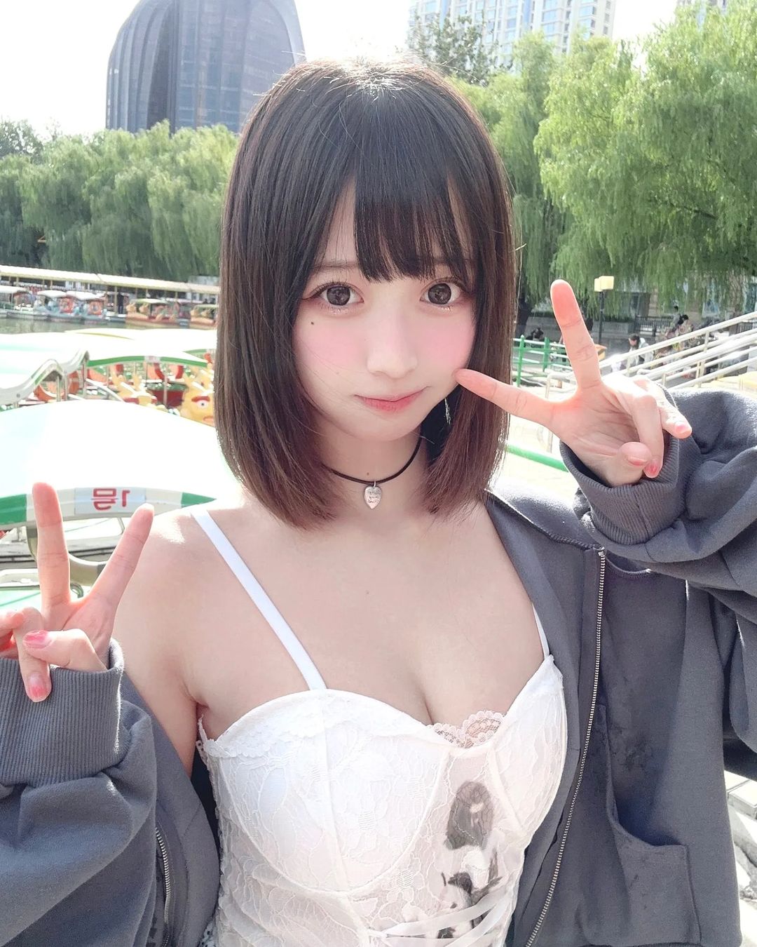 Cos's sister