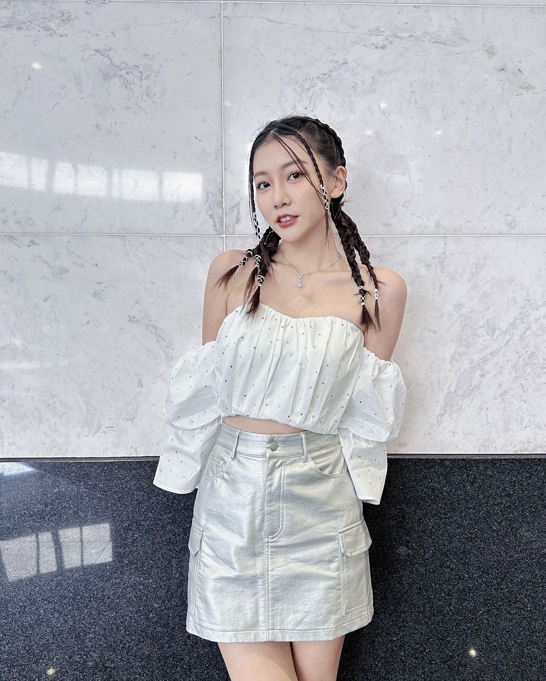 清新女孩「芷芸」用溫暖微笑和性感身材擄獲你的心-第1章-图片1