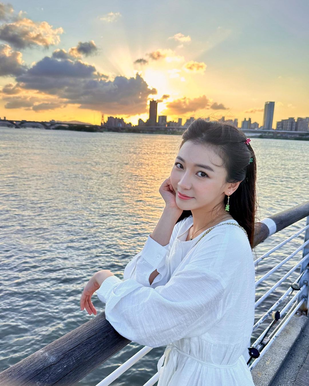 清新女孩「芷芸」用溫暖微笑和性感身材擄獲你的心-第1章-图片10